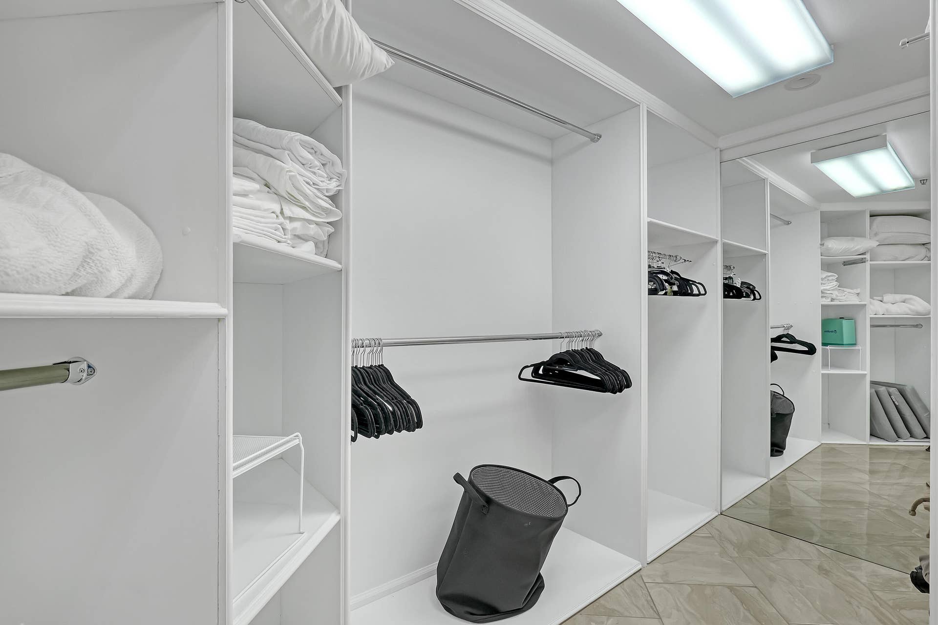 5200 N OCEAN Drive N, #1201, Singer Island, FL 33404 closet