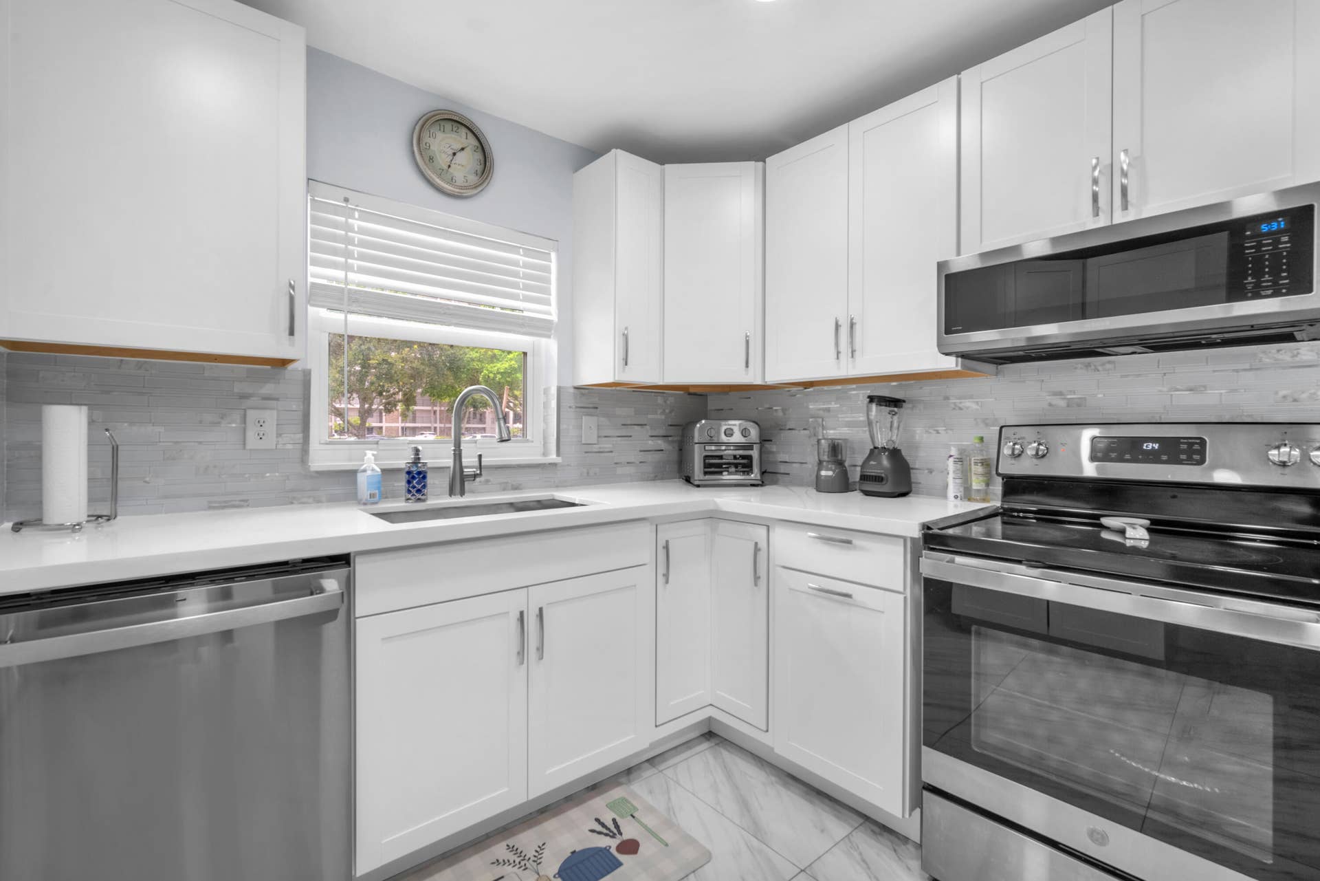 3119 N Palm Aire Kitchen