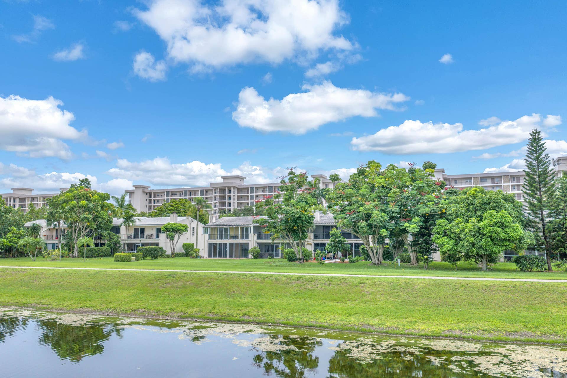 3119 N Palm Aire (4)