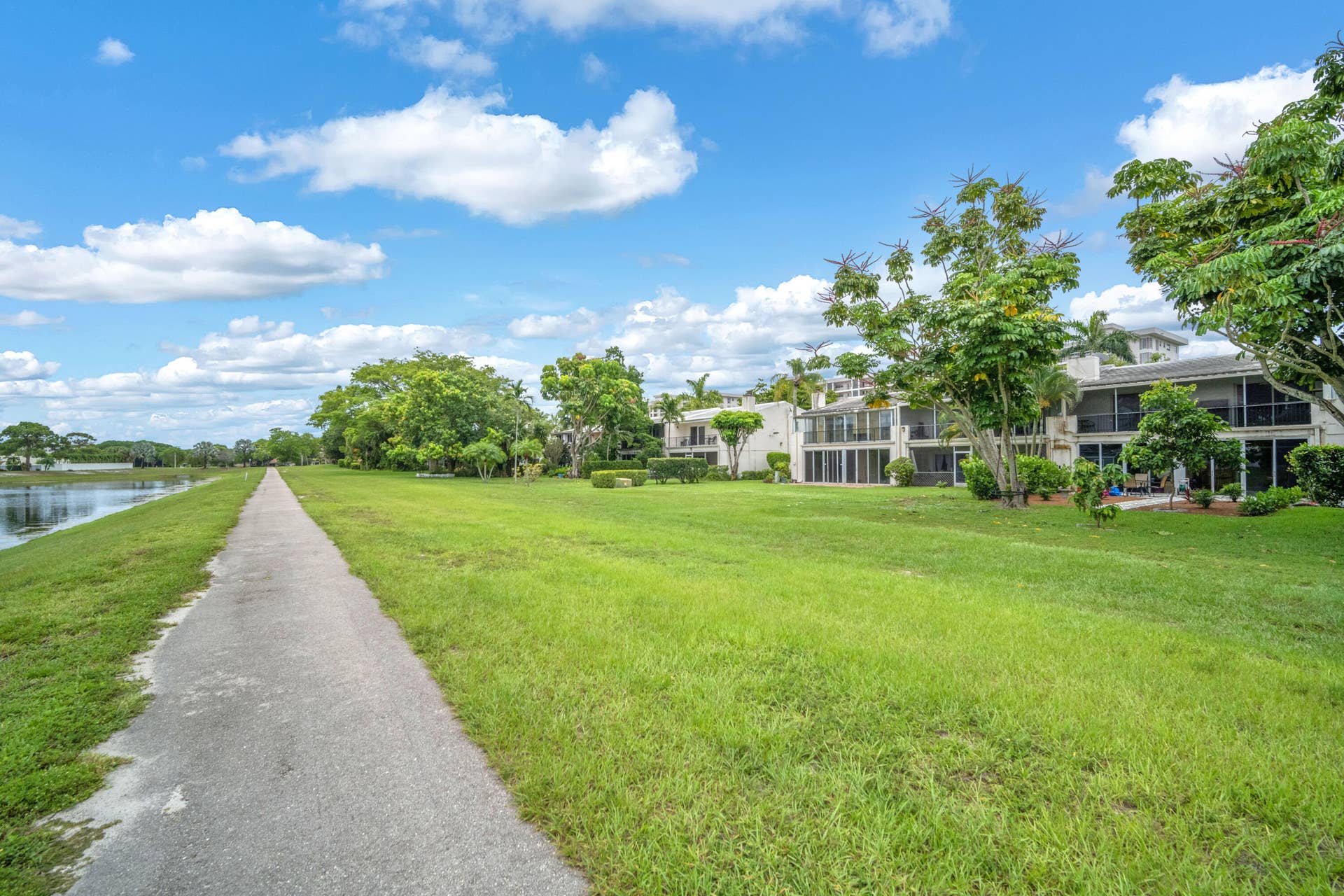 3119 N Palm Aire (16)