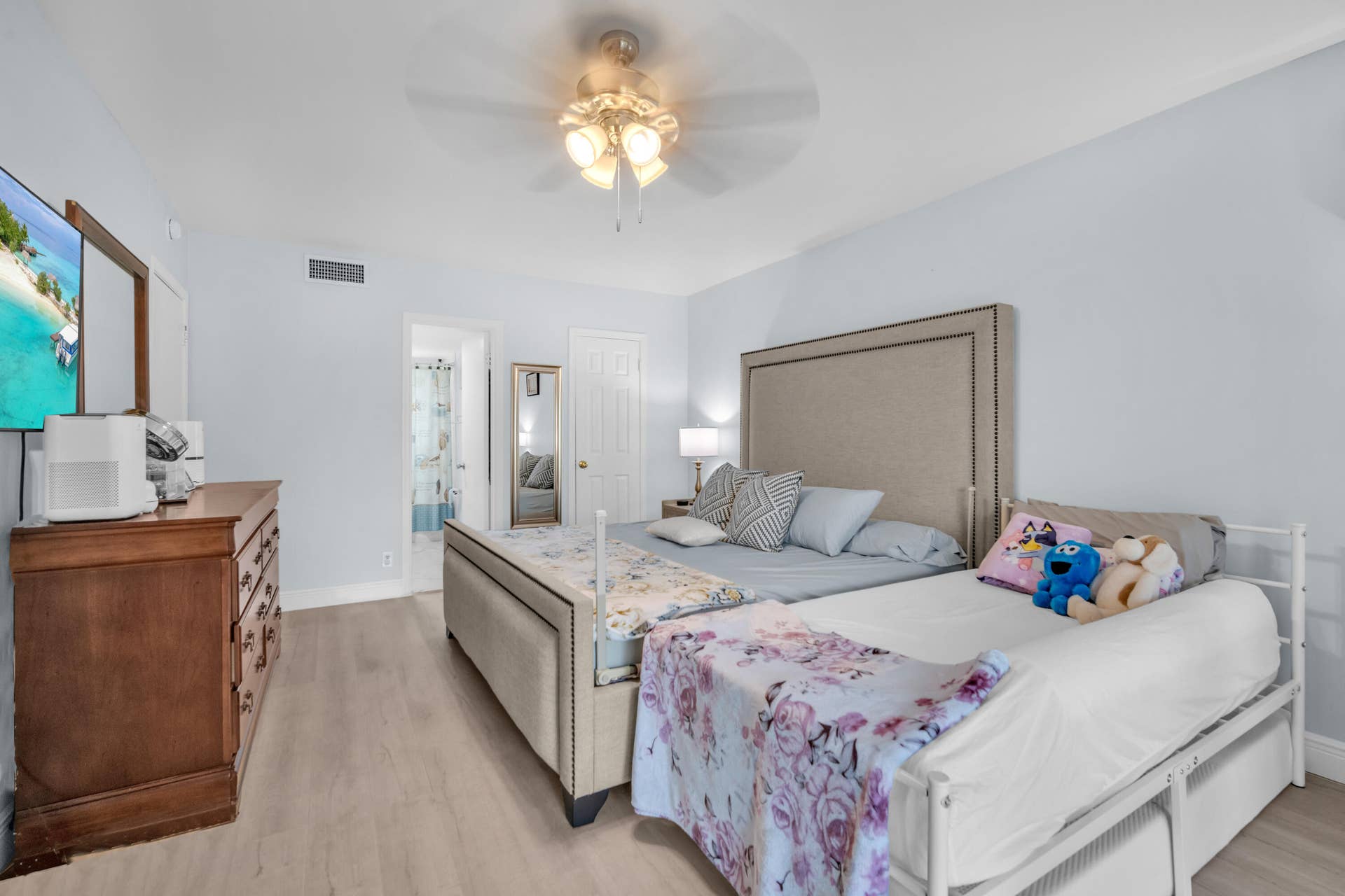 3119 N Palm Aire Bedroom (7)
