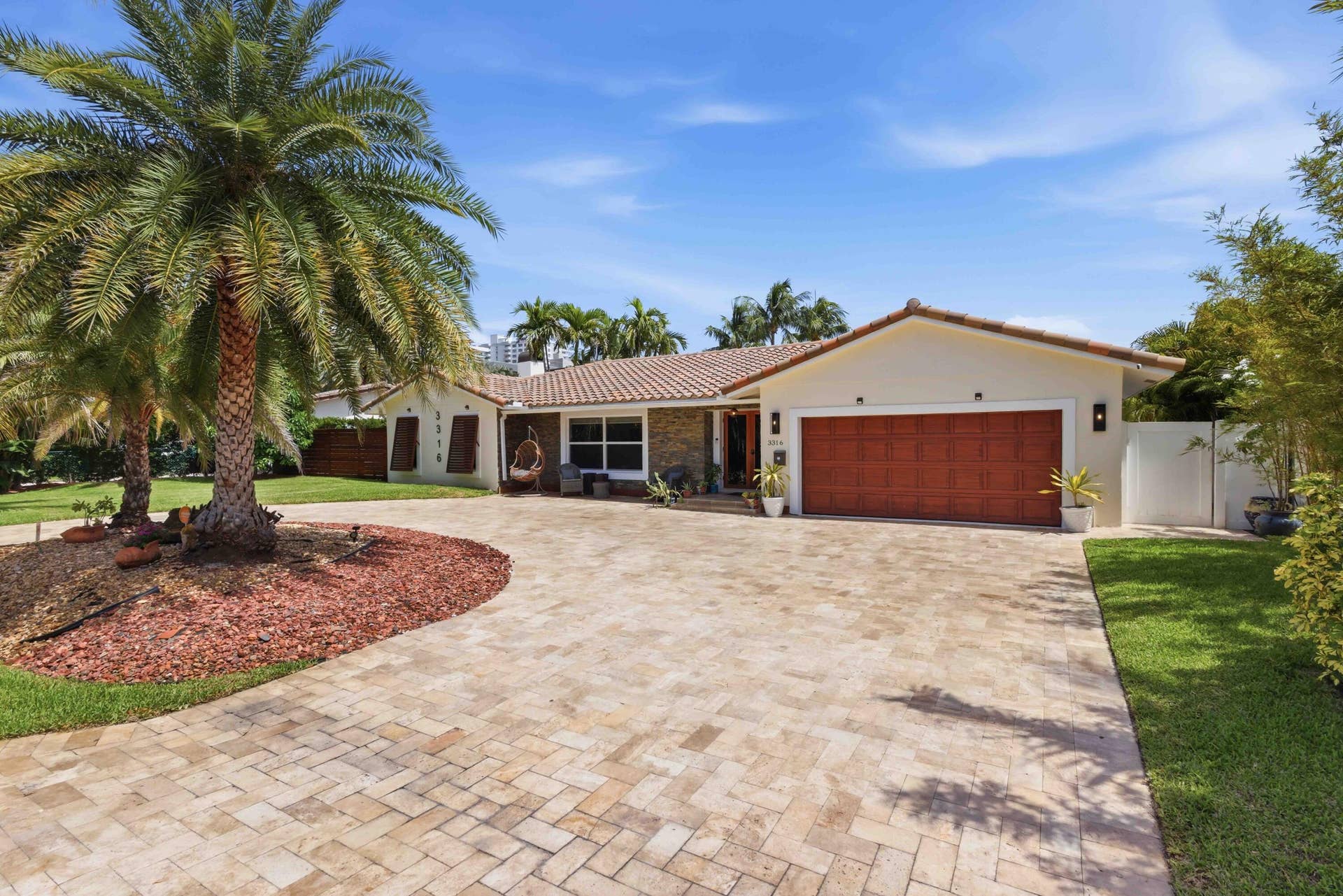 3316 NE 40TH Court, Fort Lauderdale, FL 33308 Front Driveway