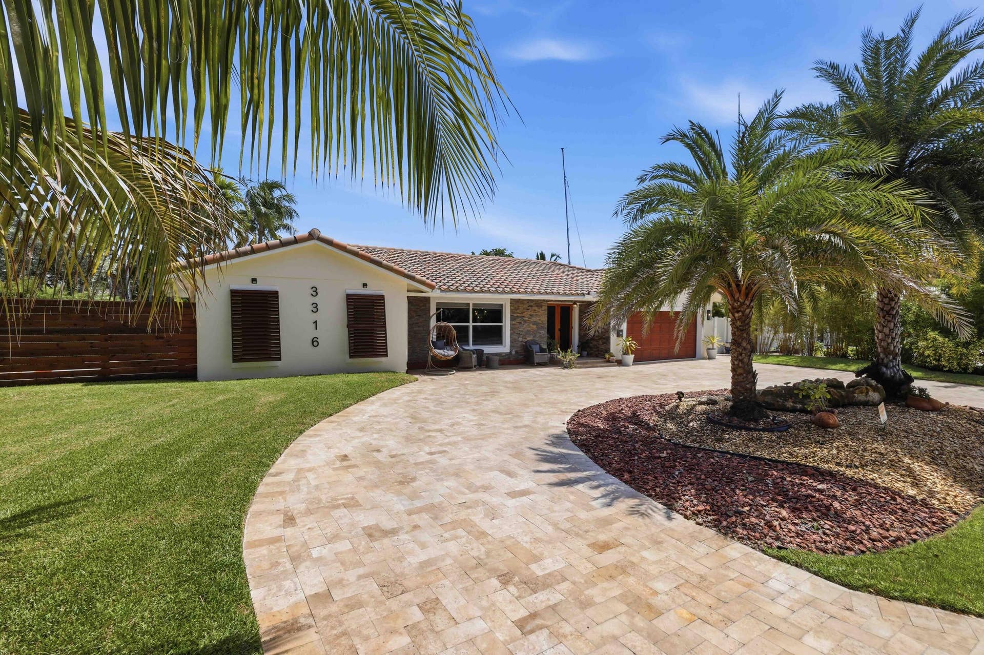 3316 NE 40TH Court, Fort Lauderdale, FL 33308 Front yard
