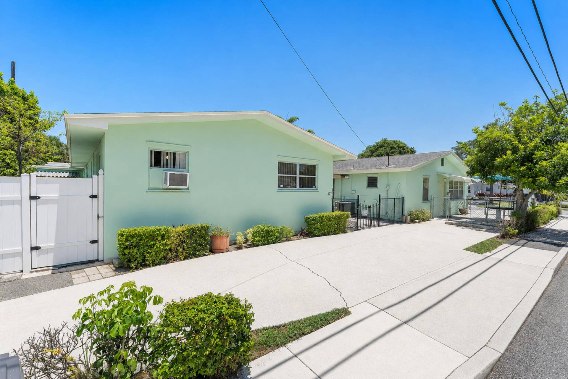 425 CHURCHILL Road, West Palm Beach, FL 33405 Front View