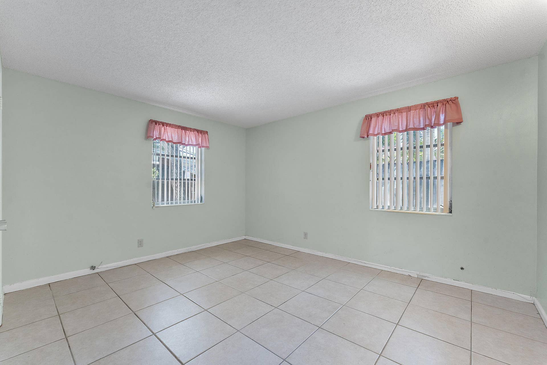 425 CHURCHILL Road, West Palm Beach, FL 33405 35-web-or-mls-DSC01924