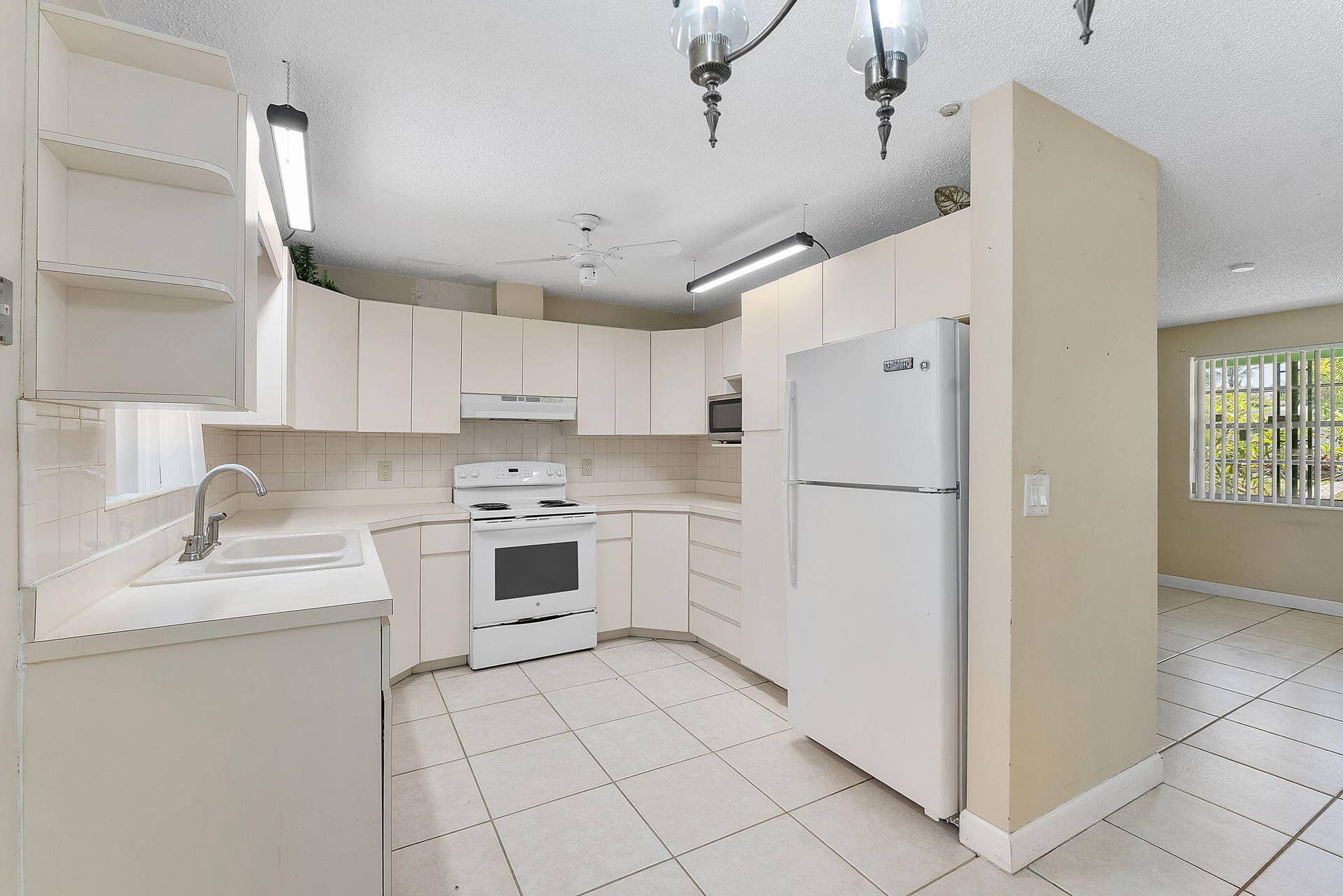 425 CHURCHILL Road, West Palm Beach, FL 33405 29-web-or-mls-DSC01896
