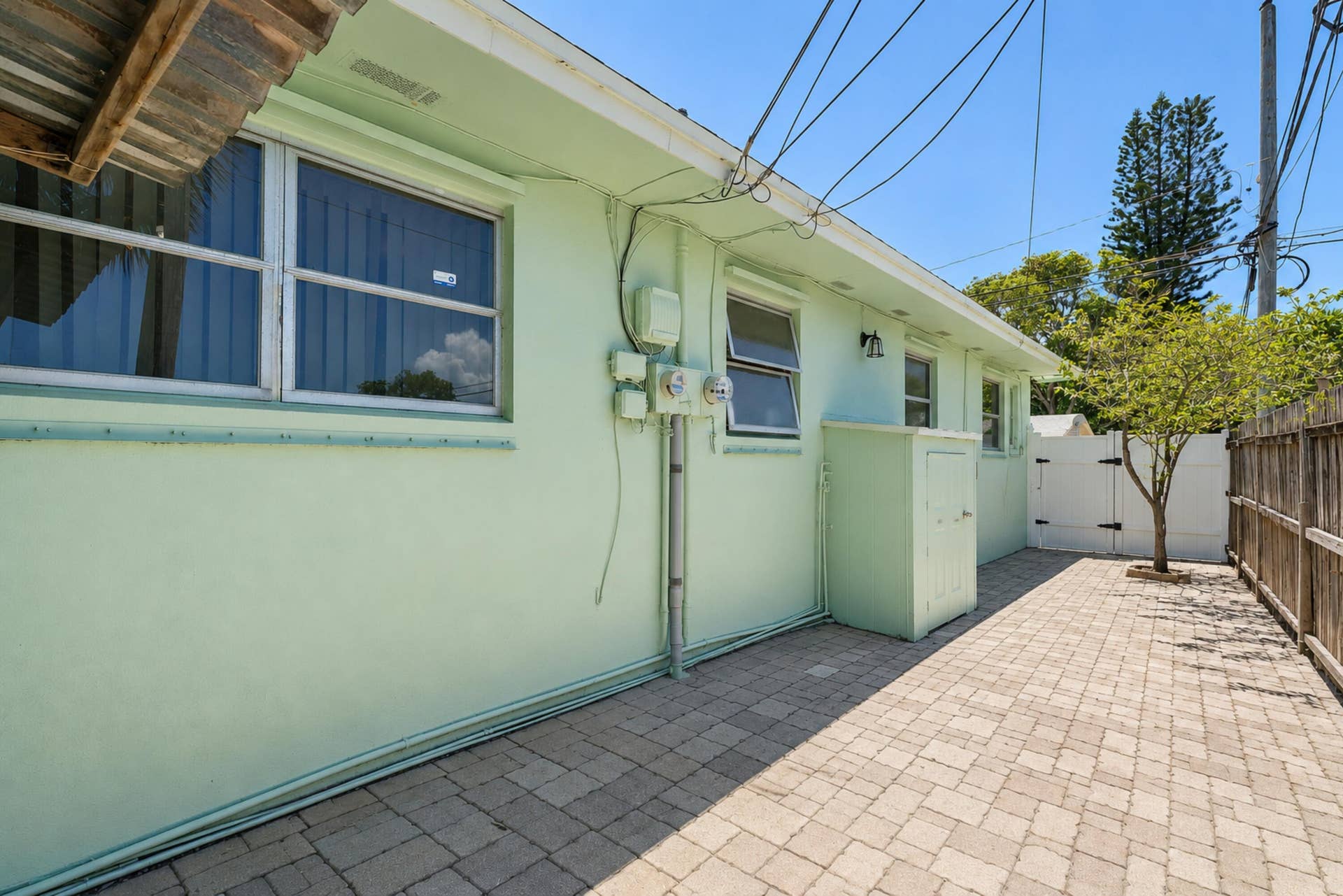 425 CHURCHILL Road, West Palm Beach, FL 33405 3