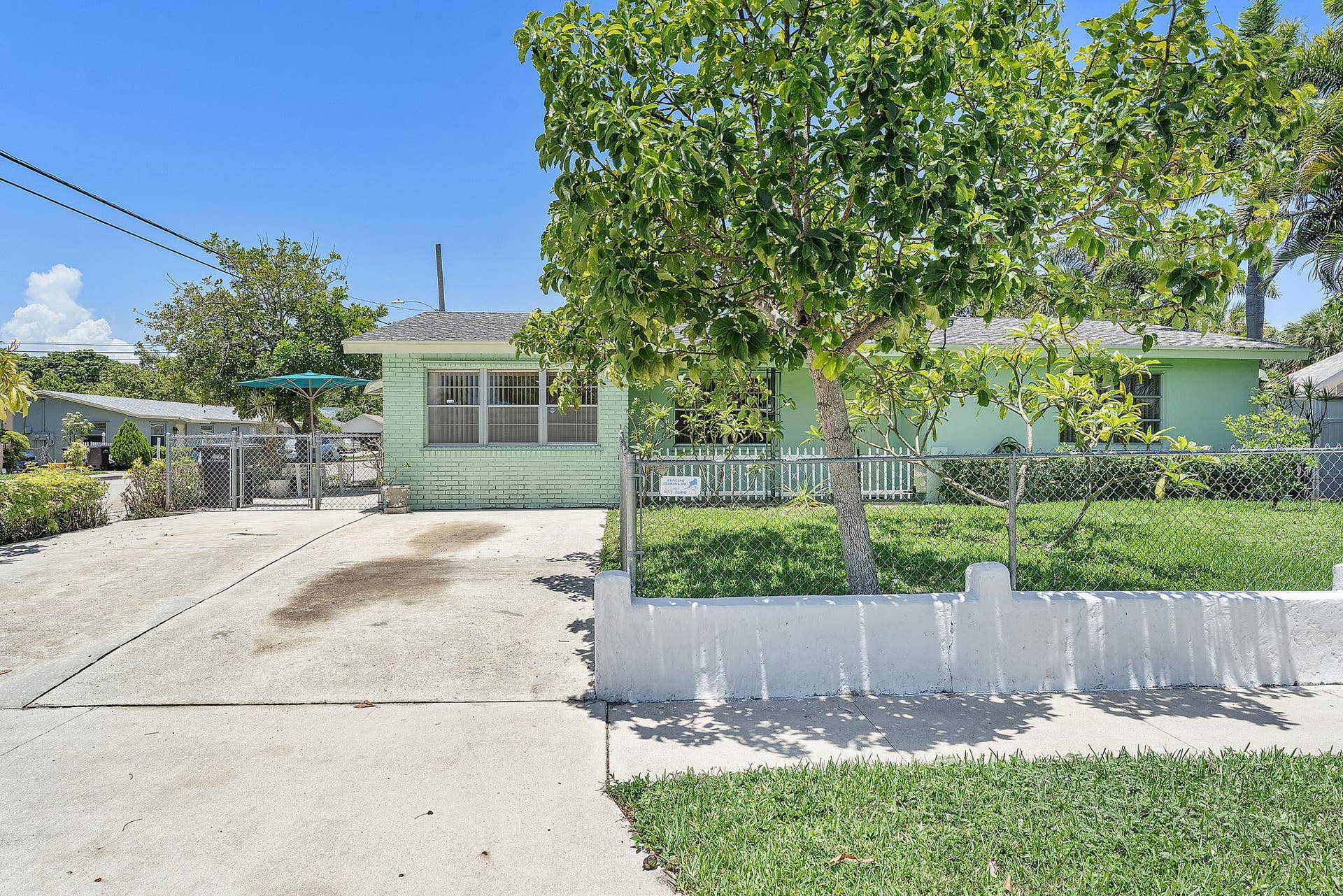 425 CHURCHILL Road, West Palm Beach, FL 33405 20-web-or-mls-DSC01854