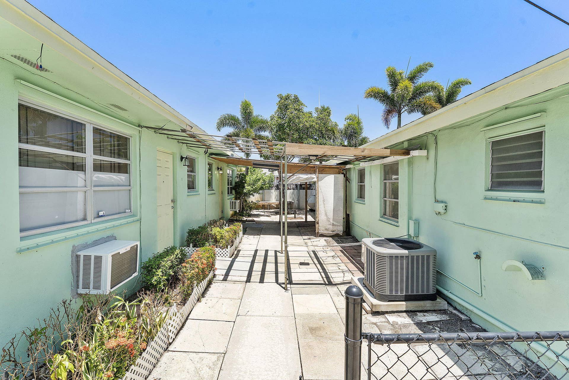425 CHURCHILL Road, West Palm Beach, FL 33405 41-web-or-mls-DSC01945