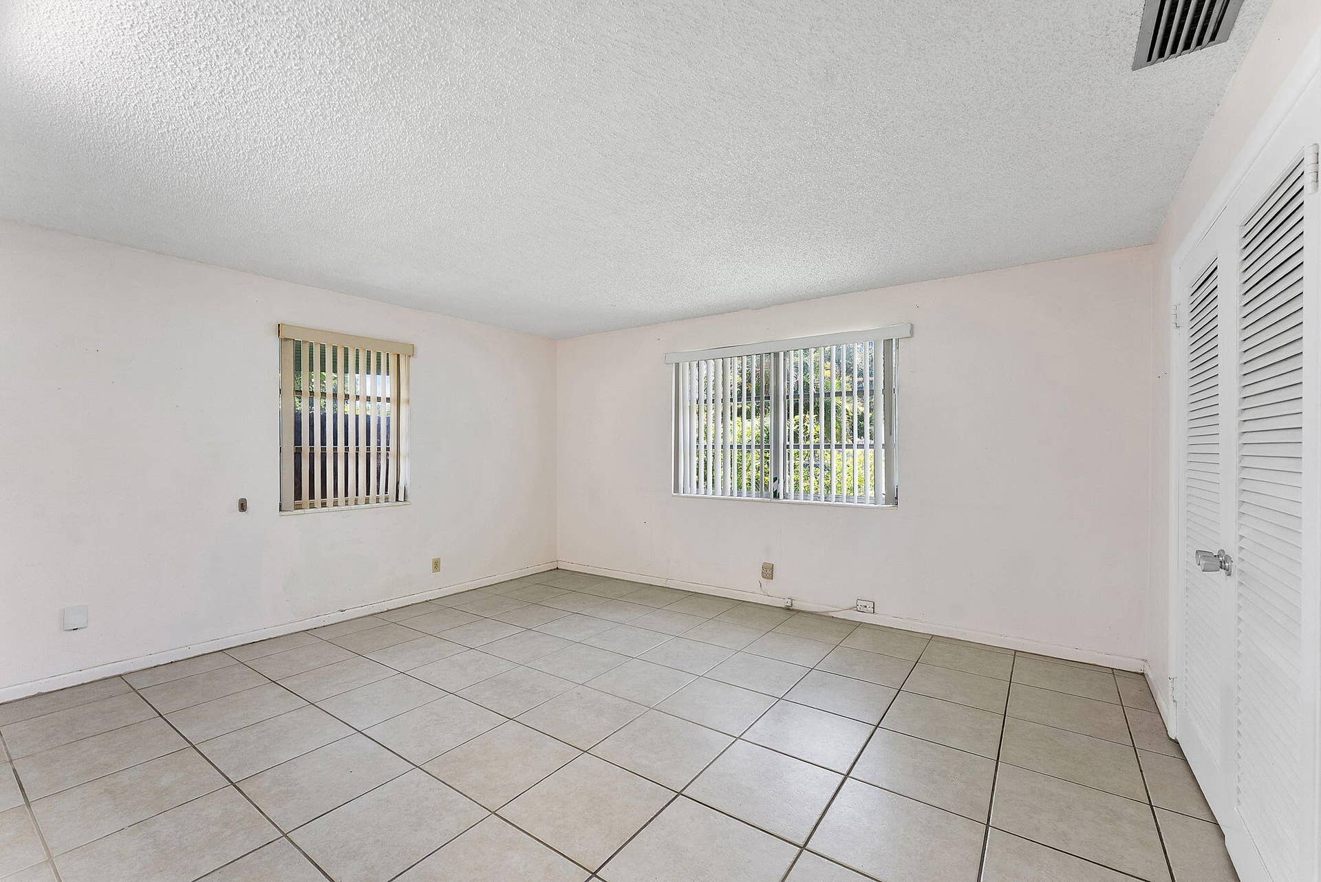 425 CHURCHILL Road, West Palm Beach, FL 33405 32-web-or-mls-DSC01911