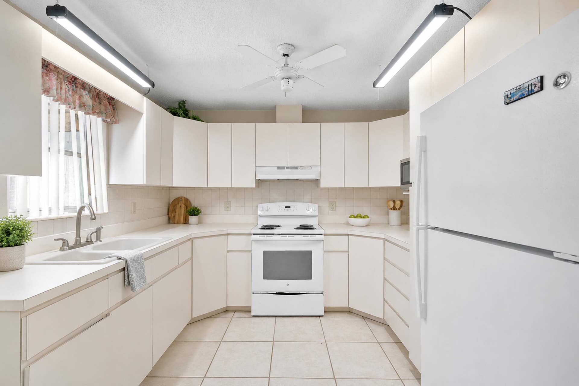 425 CHURCHILL Road, West Palm Beach, FL 33405 22