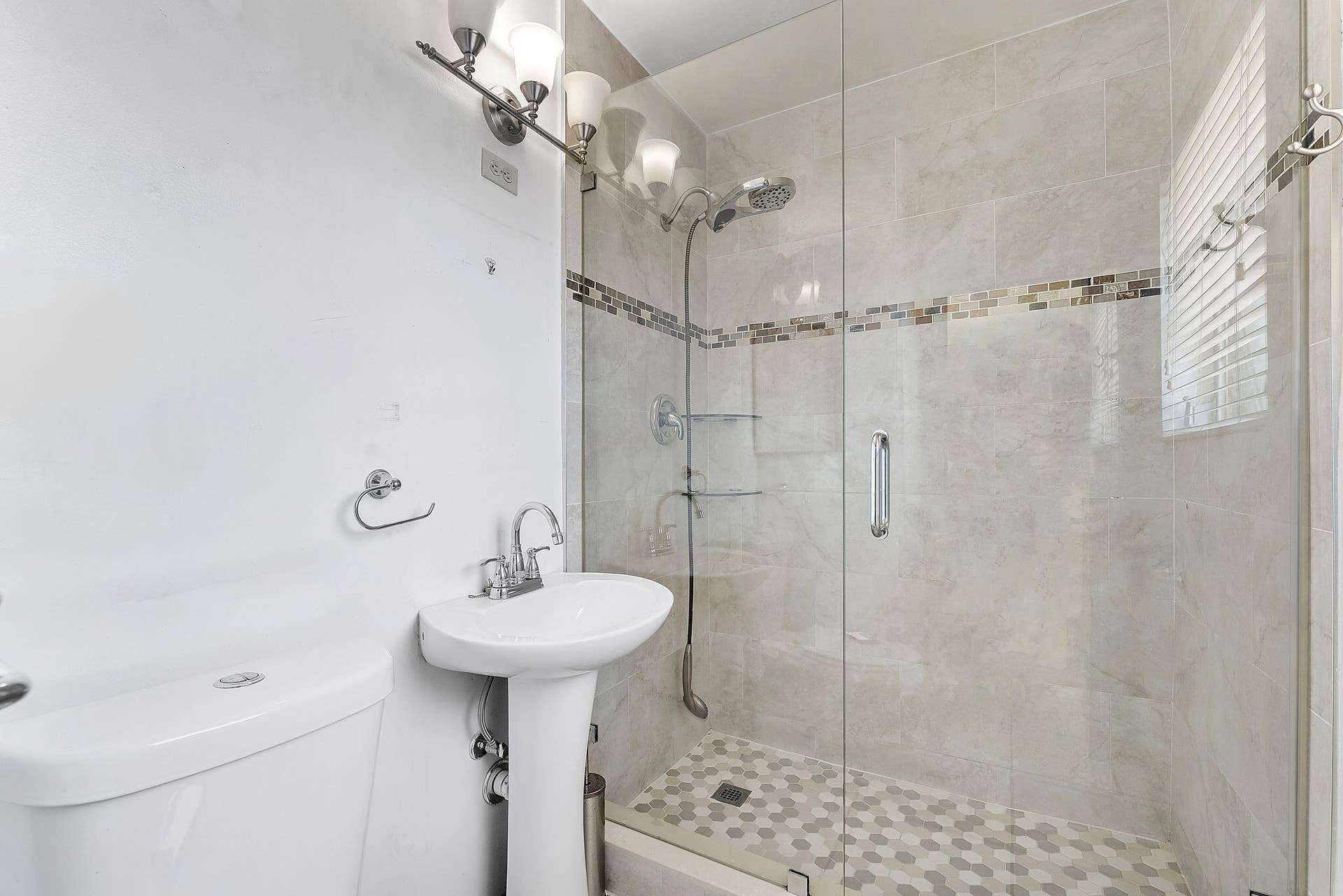 425 CHURCHILL Road, West Palm Beach, FL 33405 60-web-or-mls-DSC02020