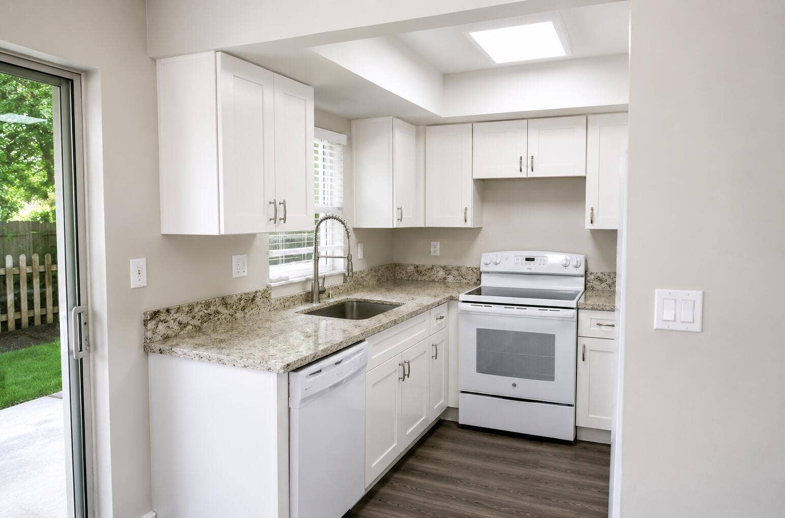 2120 NE 41st Street, #D, Lighthouse Point, Lighthouse Point, FL 33064 Updated Kitchen