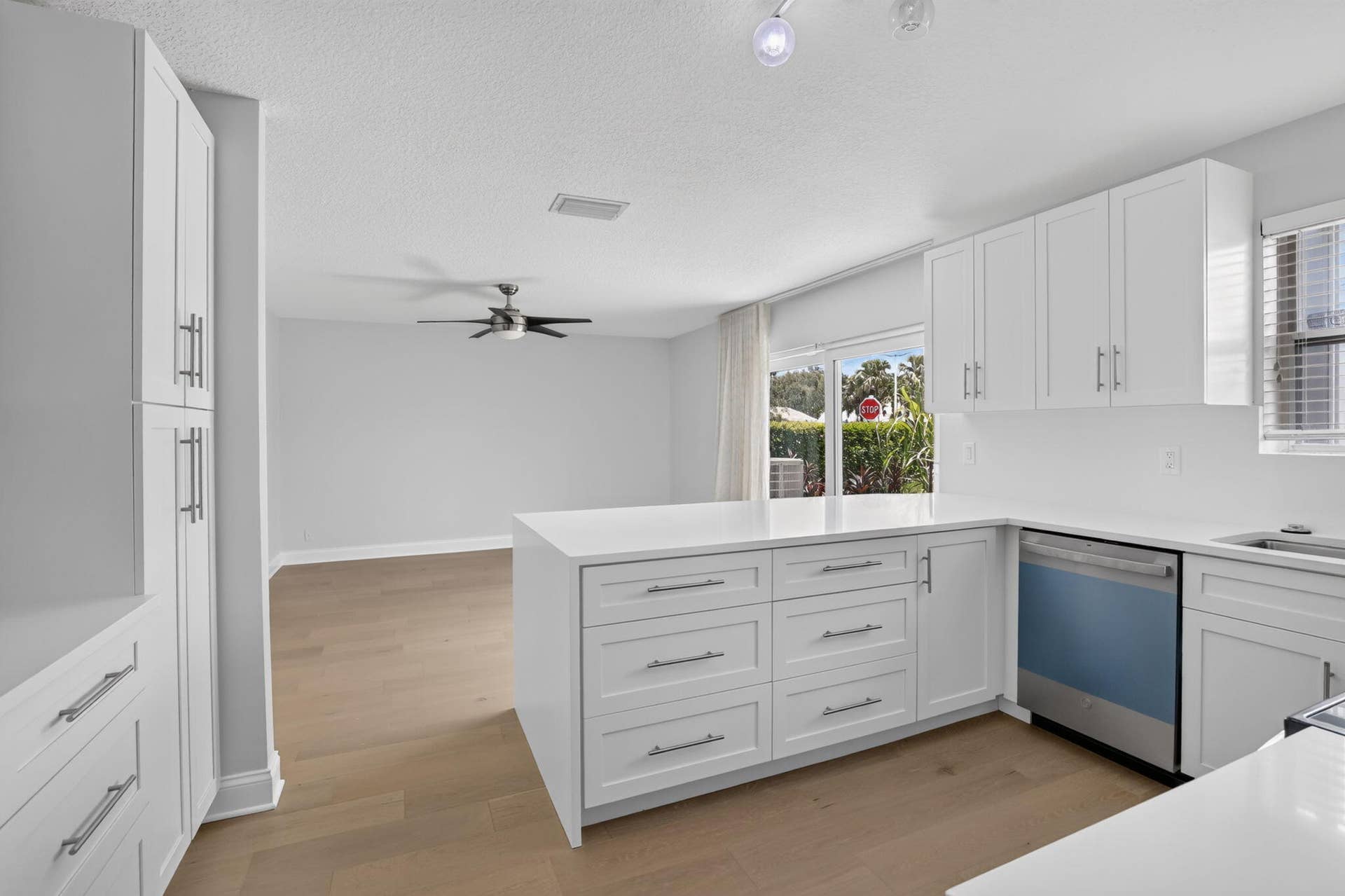 9444 NW 8th Circle, Plantation, FL 33324 9-web-or-mls-_A7A0487
