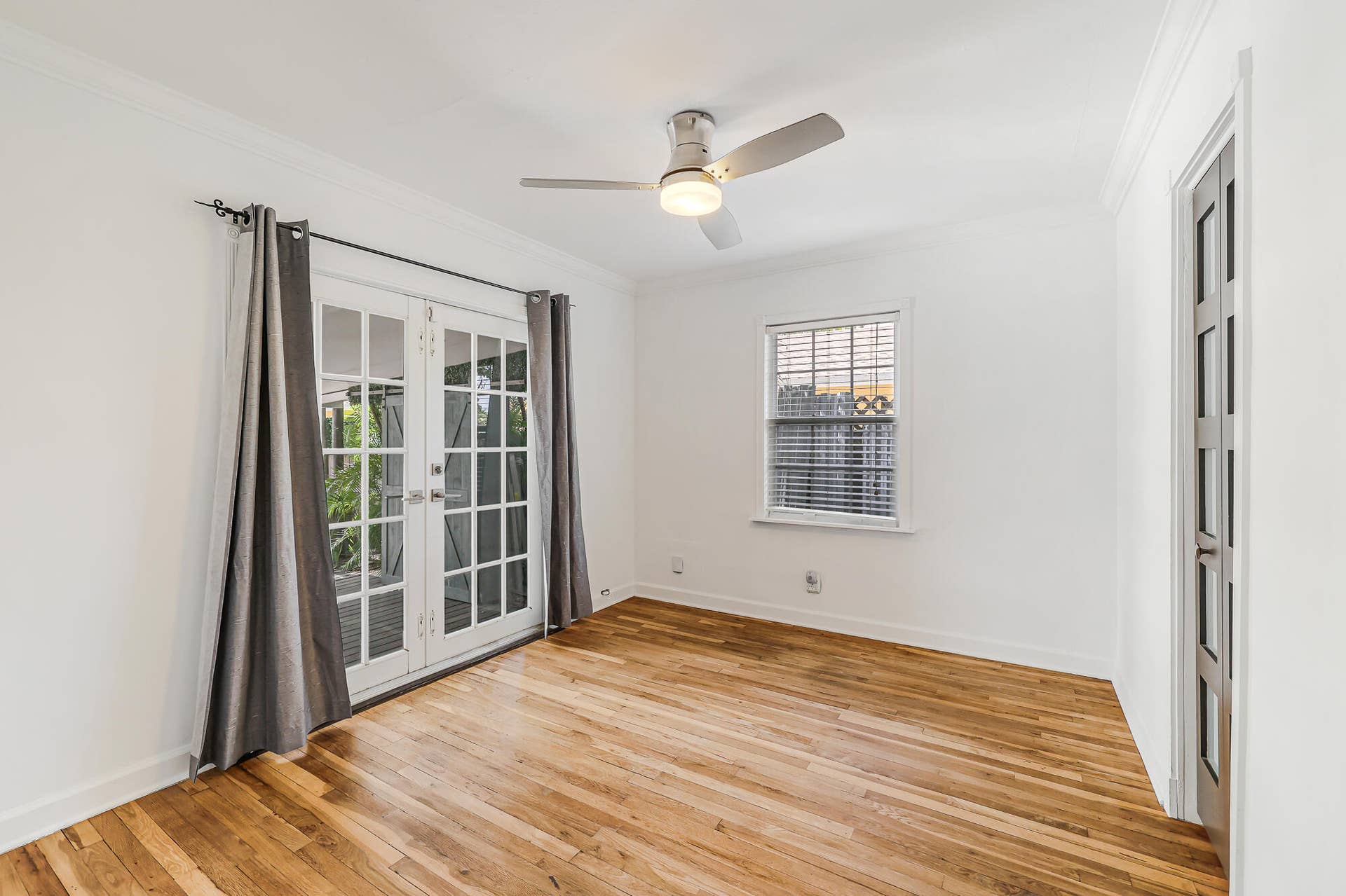 1432 NE 2ND Avenue, Fort Lauderdale, FL 33304 Guest bdrm leads out to the yard.