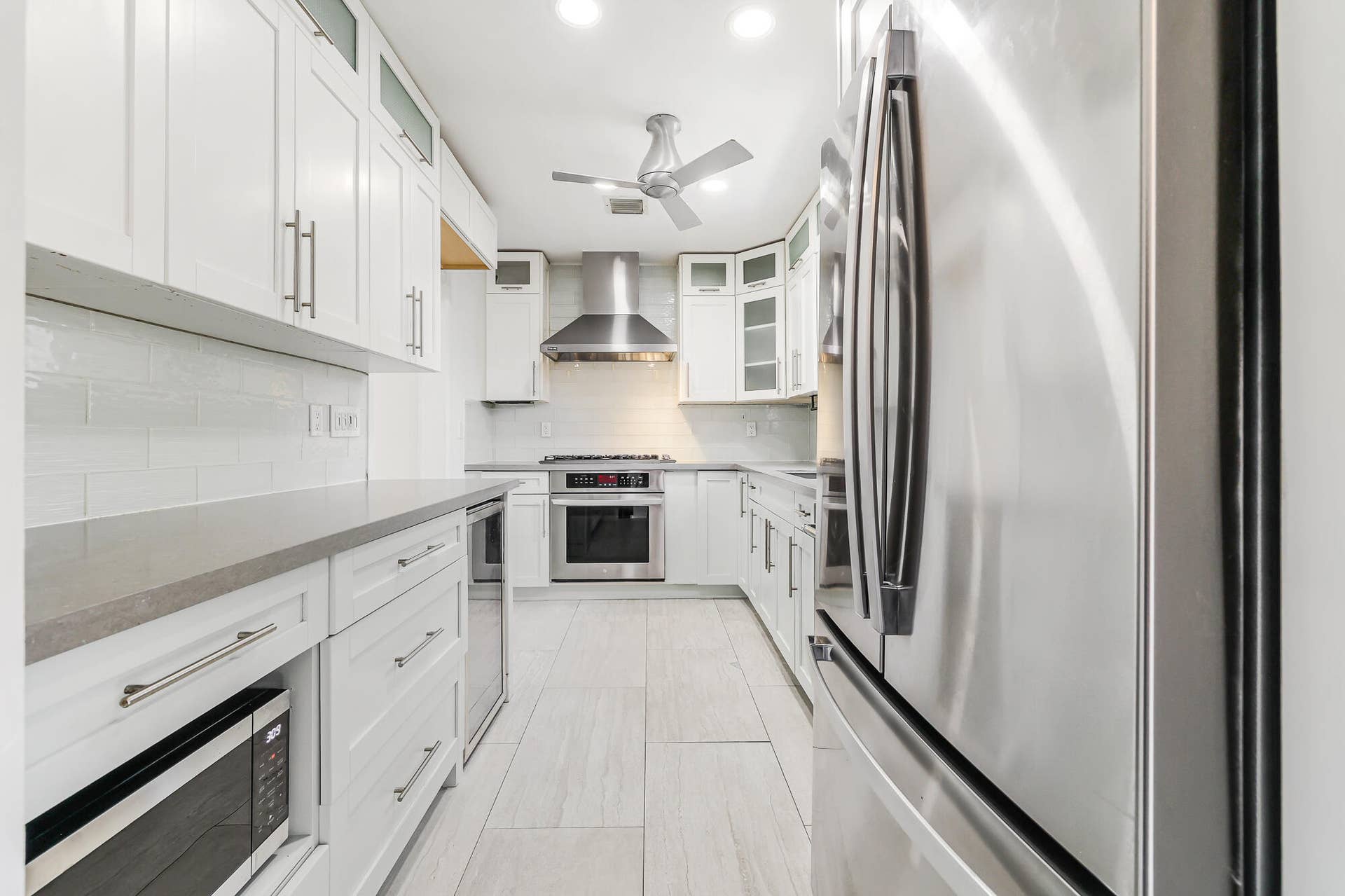 1432 NE 2ND Avenue, Fort Lauderdale, FL 33304 Quartz countertops and SS appliances