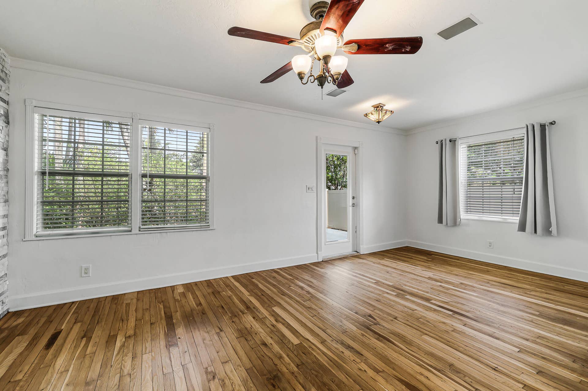1432 NE 2ND Avenue, Fort Lauderdale, FL 33304 Living room