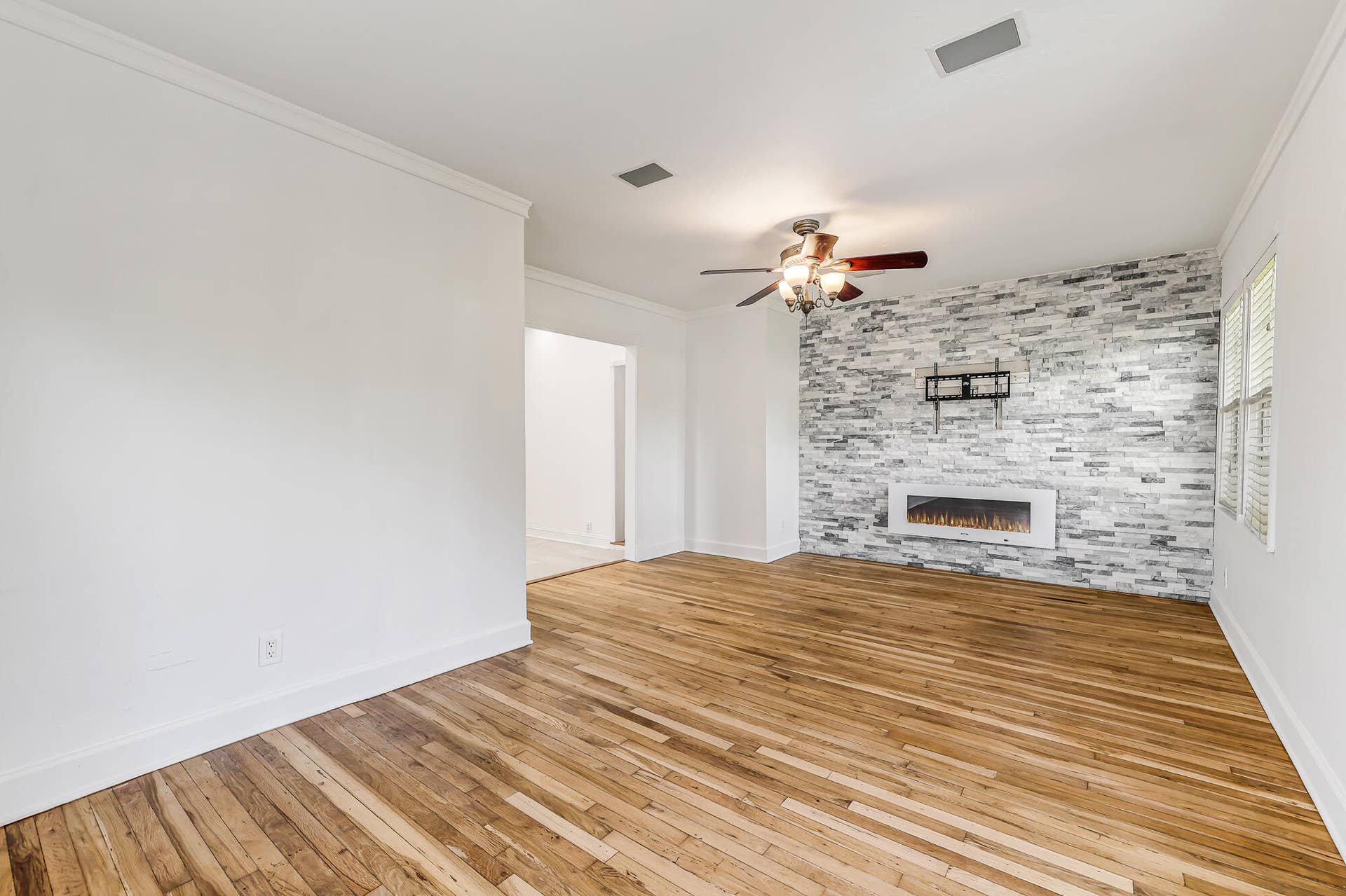 1432 NE 2ND Avenue, Fort Lauderdale, FL 33304 Large living room