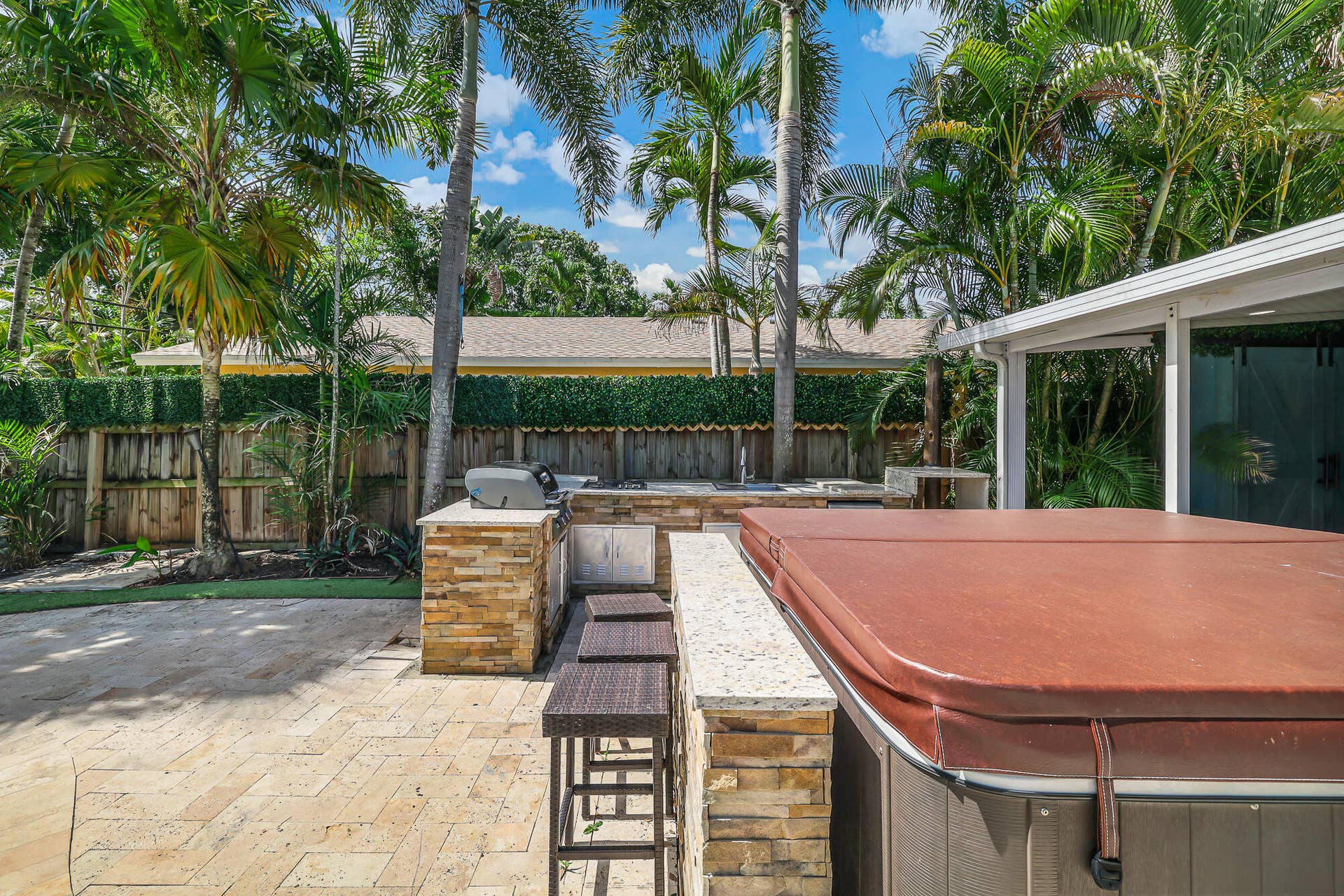 1432 NE 2ND Avenue, Fort Lauderdale, FL 33304 Hot Tub