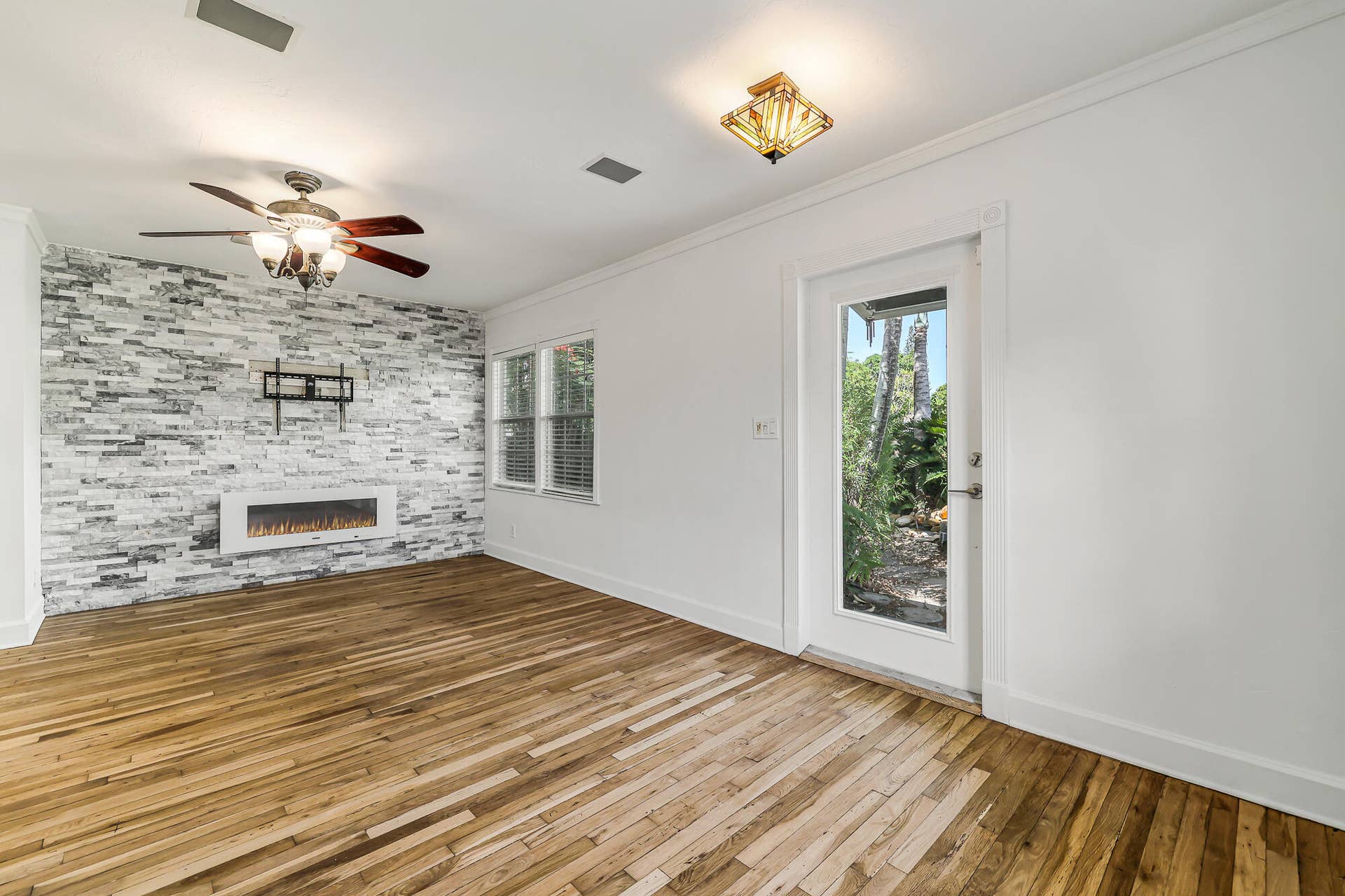 1432 NE 2ND Avenue, Fort Lauderdale, FL 33304 Living room