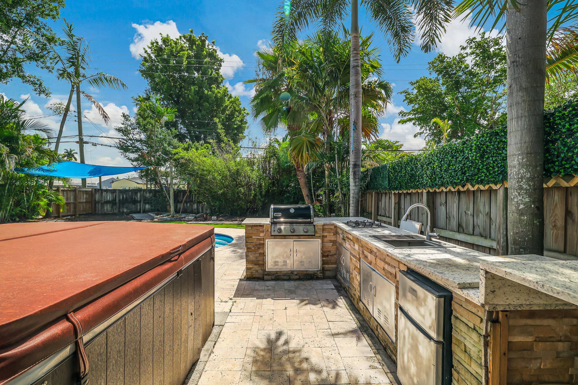 1432 NE 2ND Avenue, Fort Lauderdale, FL 33304 Outdoor kitchen
