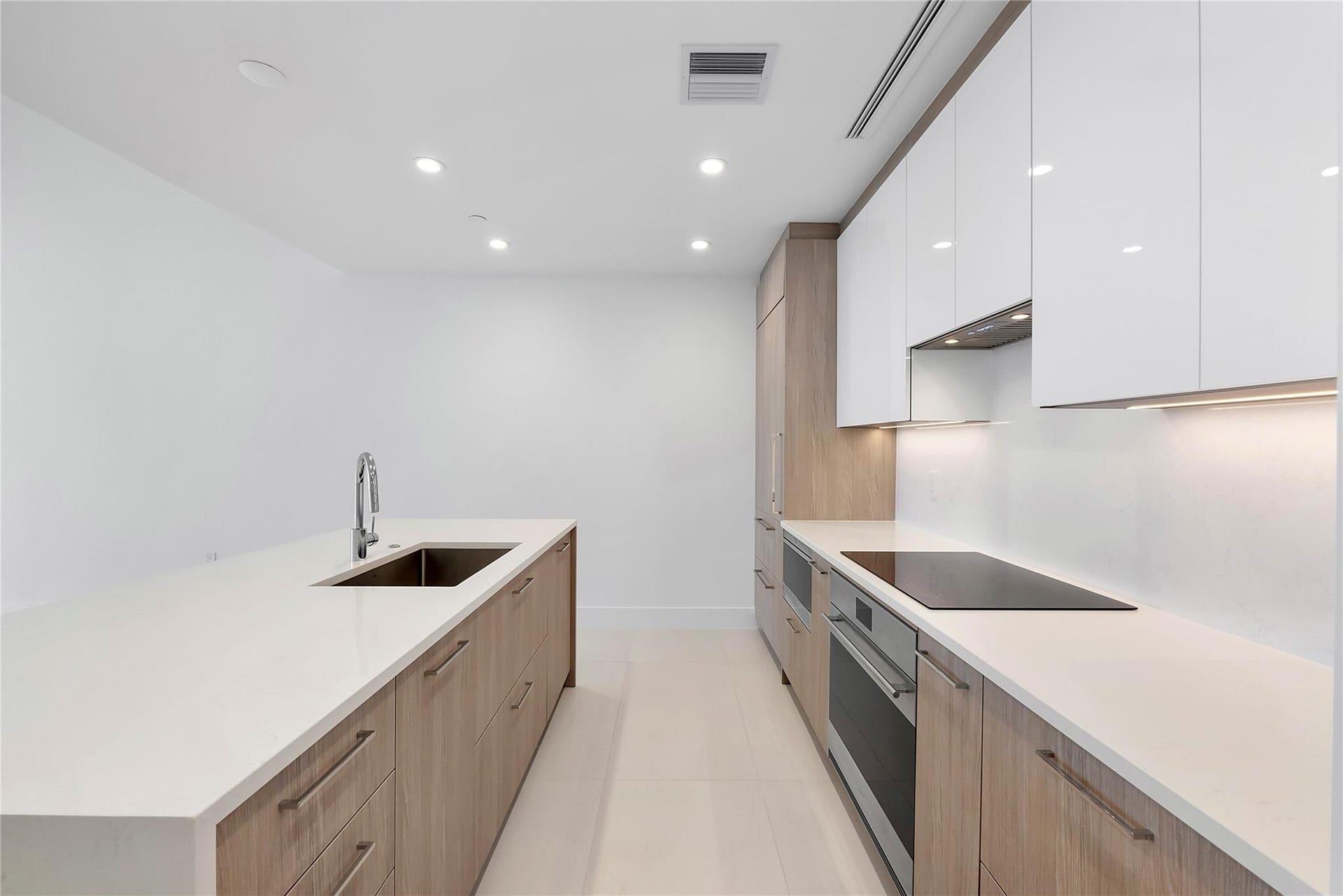 153 N Seabreeze Boulevard N, #1803, Fort Lauderdale, FL 33304 The Chef's kitchen is ready for a gourmet touch!