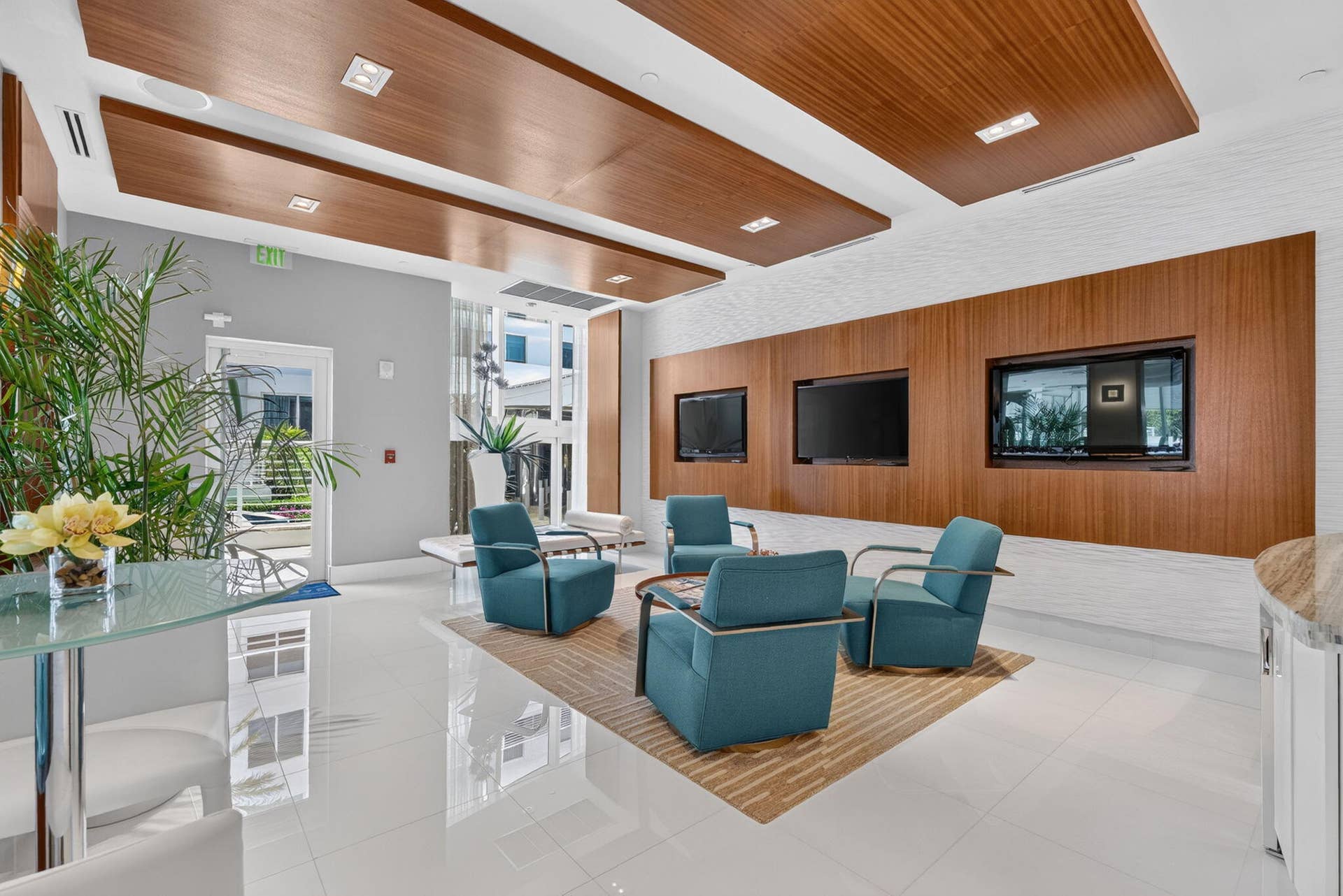 2821 N Ocean Boulevard, #503s, Fort Lauderdale, FL 33308 sapphire lounge