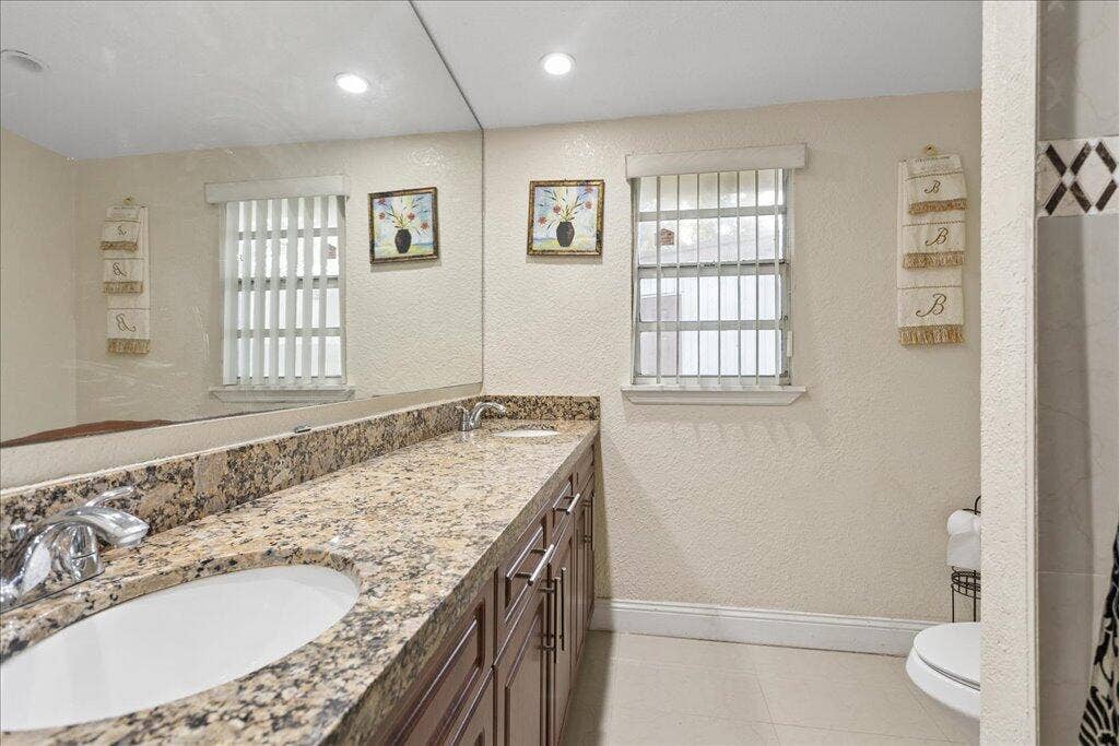 1313 NW 13TH Court, Fort Lauderdale, FL 33311 10-U9A7542