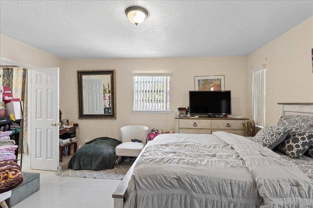 1313 NW 13TH Court, Fort Lauderdale, FL 33311 07-U9A7533