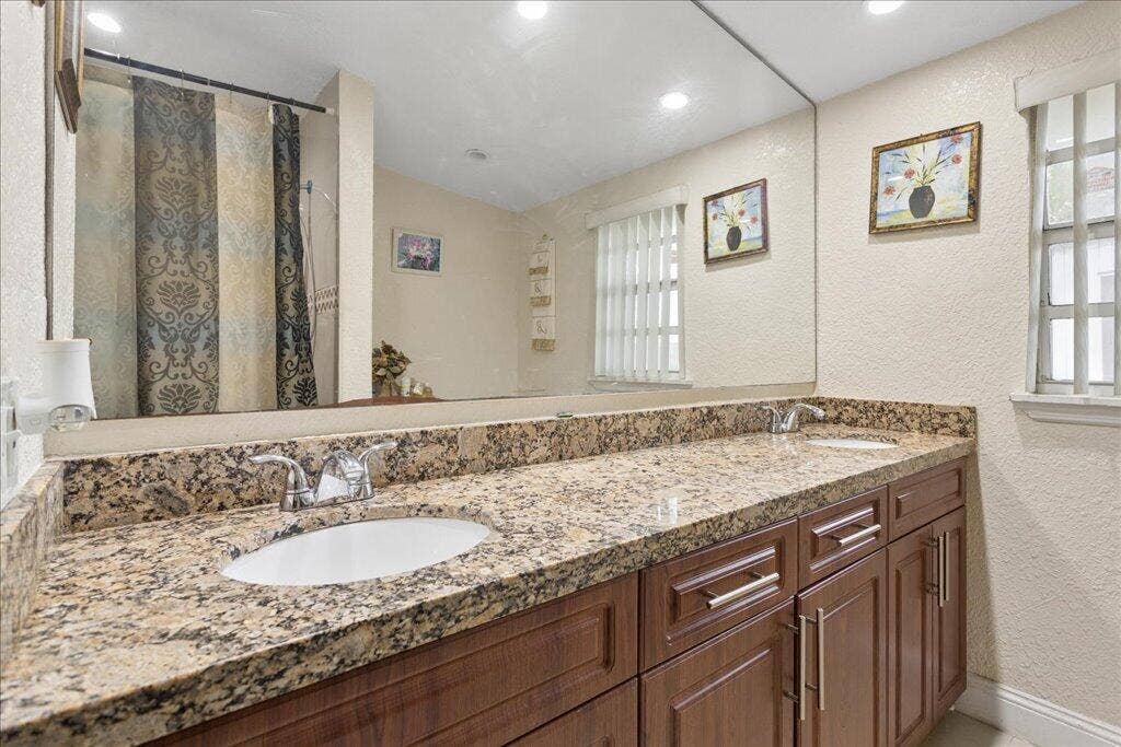 1313 NW 13TH Court, Fort Lauderdale, FL 33311 08-U9A7536