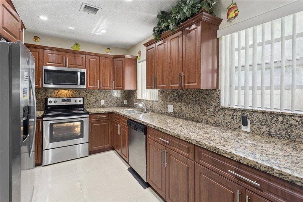 1313 NW 13TH Court, Fort Lauderdale, FL 33311 15-U9A7569