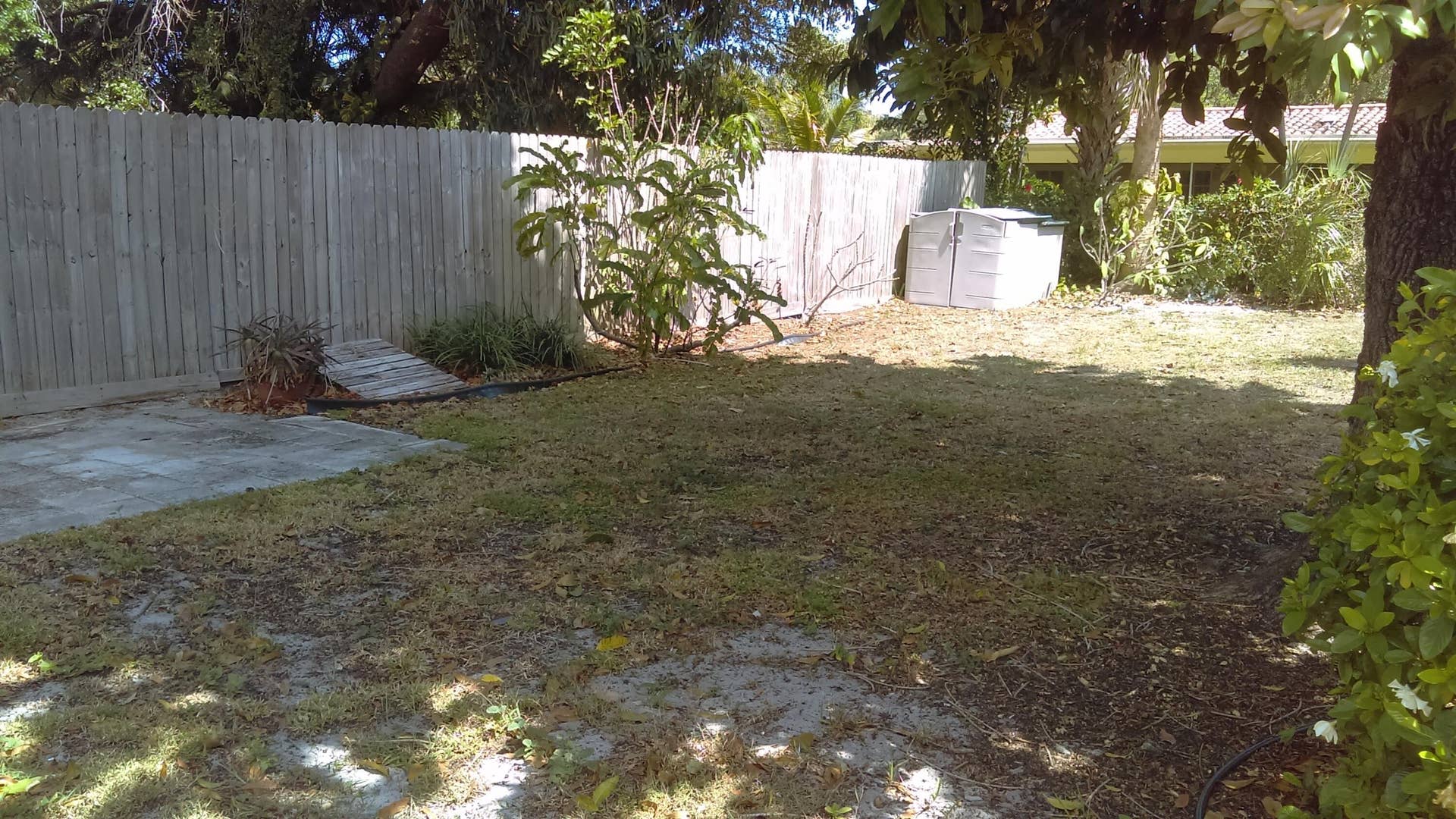 828 PROSPERITY FARMS Road, North Palm Beach, FL 33408 Large fenced garden