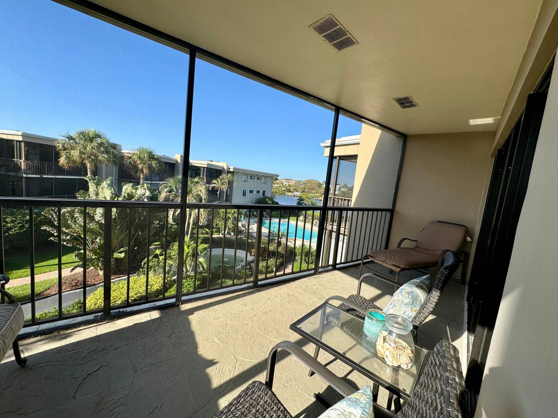 3605 S Ocean Boulevard, #311, South Palm Beach, FL 33480 fountainandpool