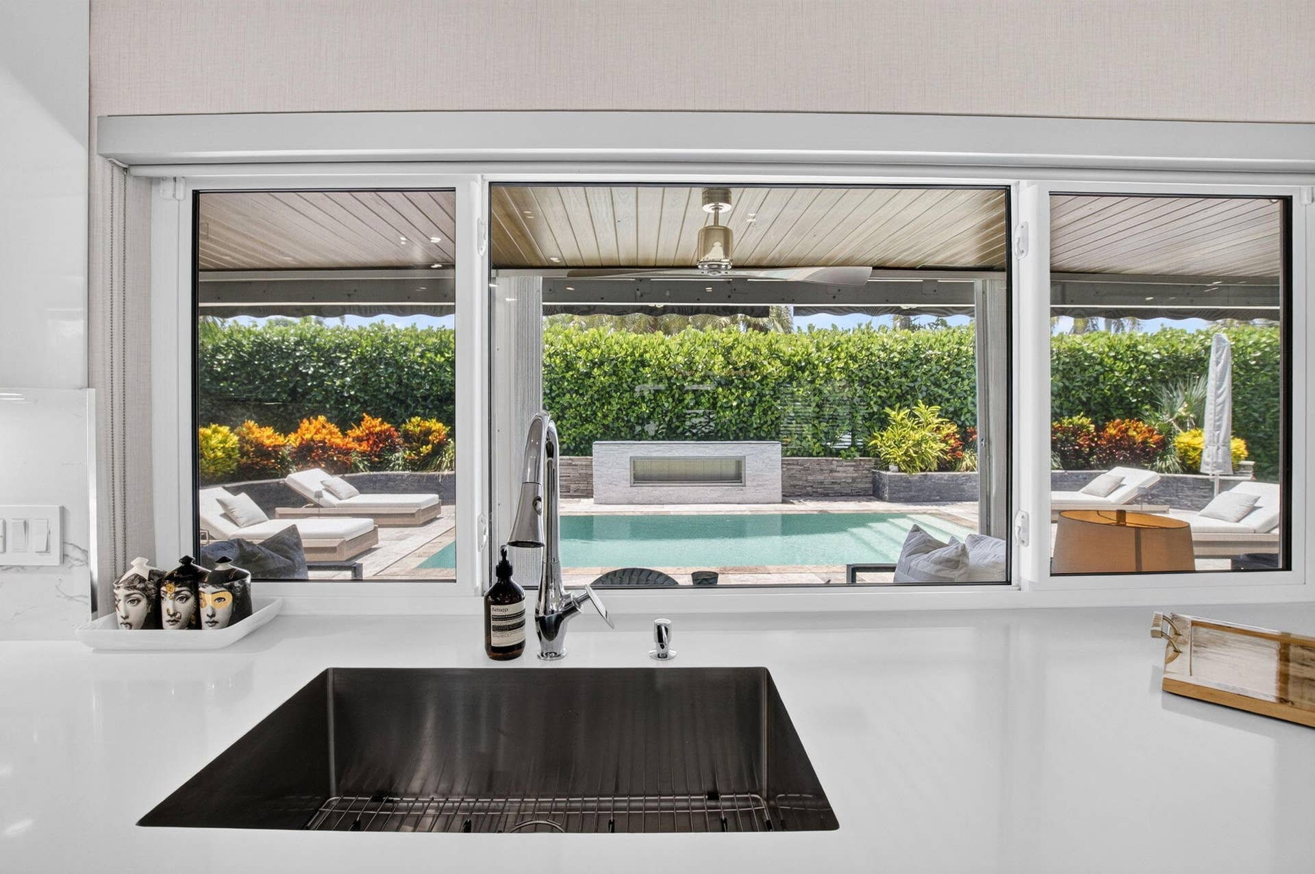 651 Juneberry Court, Boca Raton, FL 33486 KITCHEN VIEW OVERLOOKING POOL