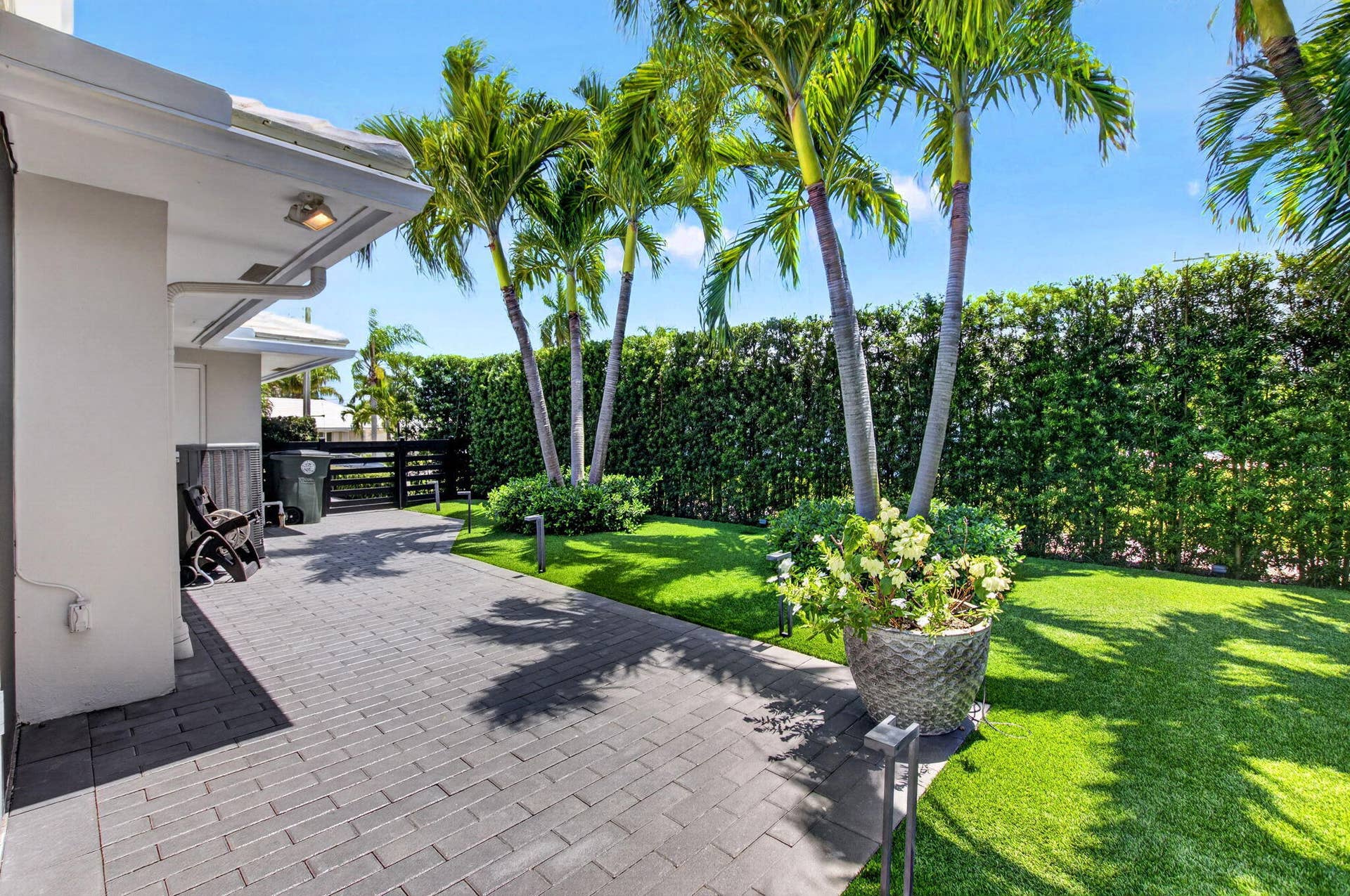 651 Juneberry Court, Boca Raton, FL 33486 SIDEYARD VIEW