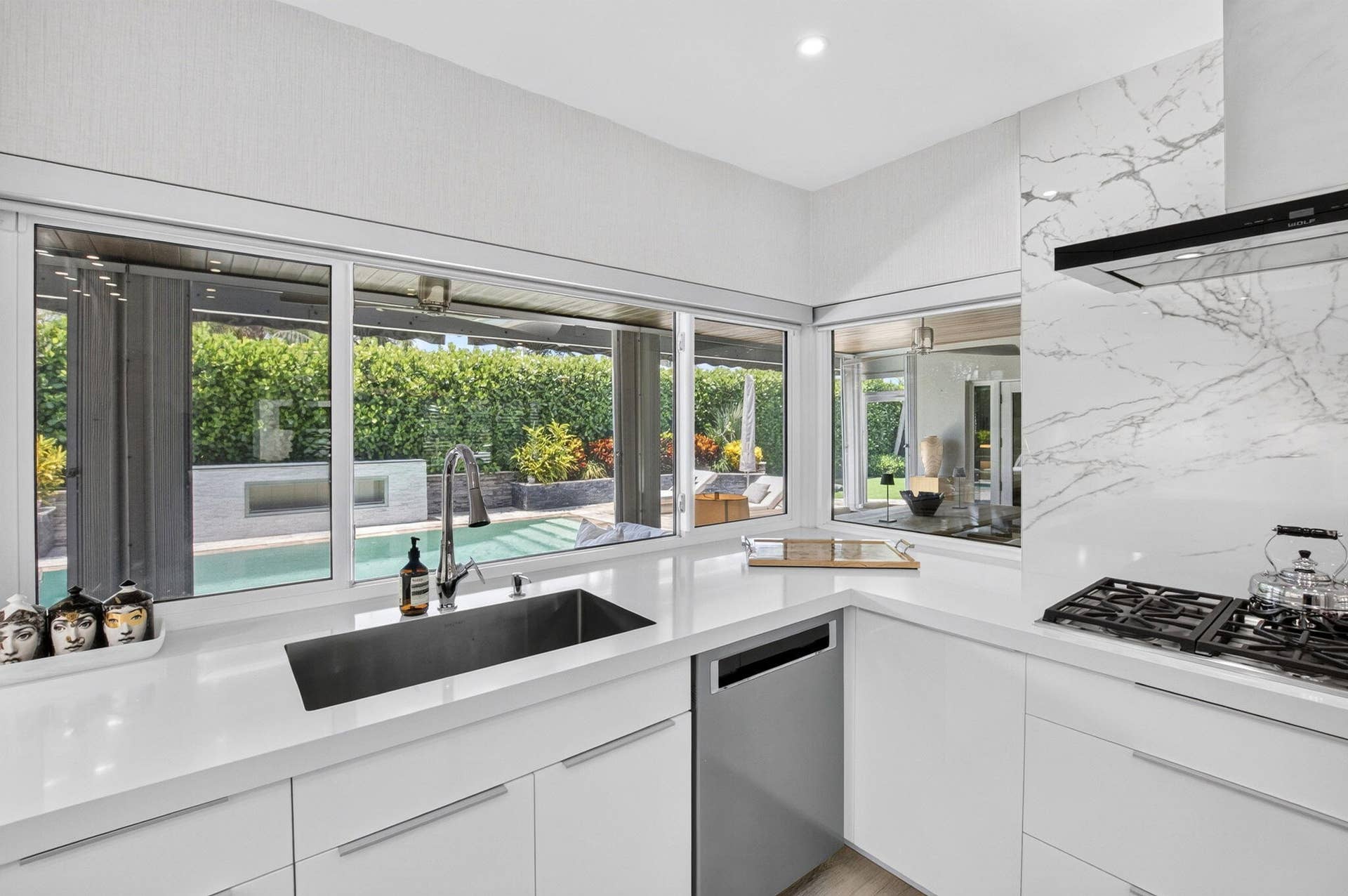 651 Juneberry Court, Boca Raton, FL 33486 KITCHEN VIEW OVERLOOKING POOL