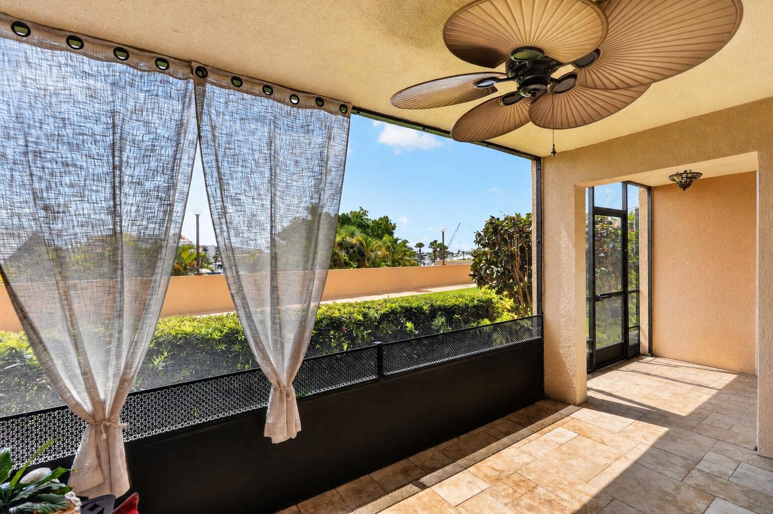 1036 US Highway 1, #121, North Palm Beach, FL 33408 Porch Area