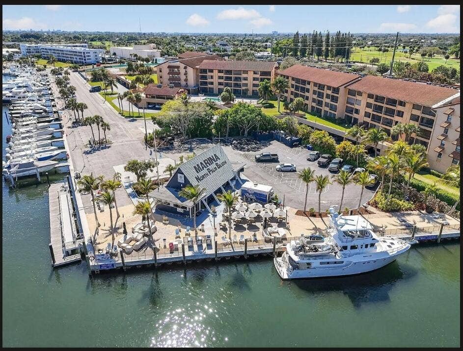 1036 US Highway 1, #121, North Palm Beach, FL 33408 Marina Bay