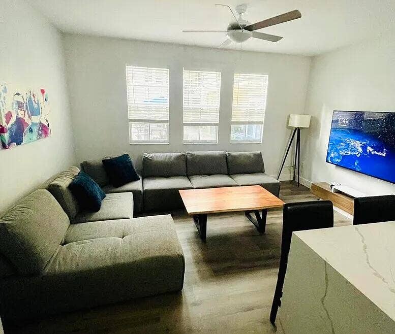 533 NE 3rd Avenue, #148, Fort Lauderdale, FL 33301 b