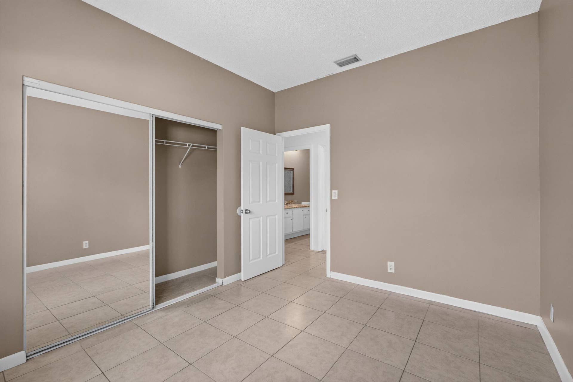 3871 Circle Lake Drive, West Palm Beach, FL 33417 35-web-or-mls-5D1A5654