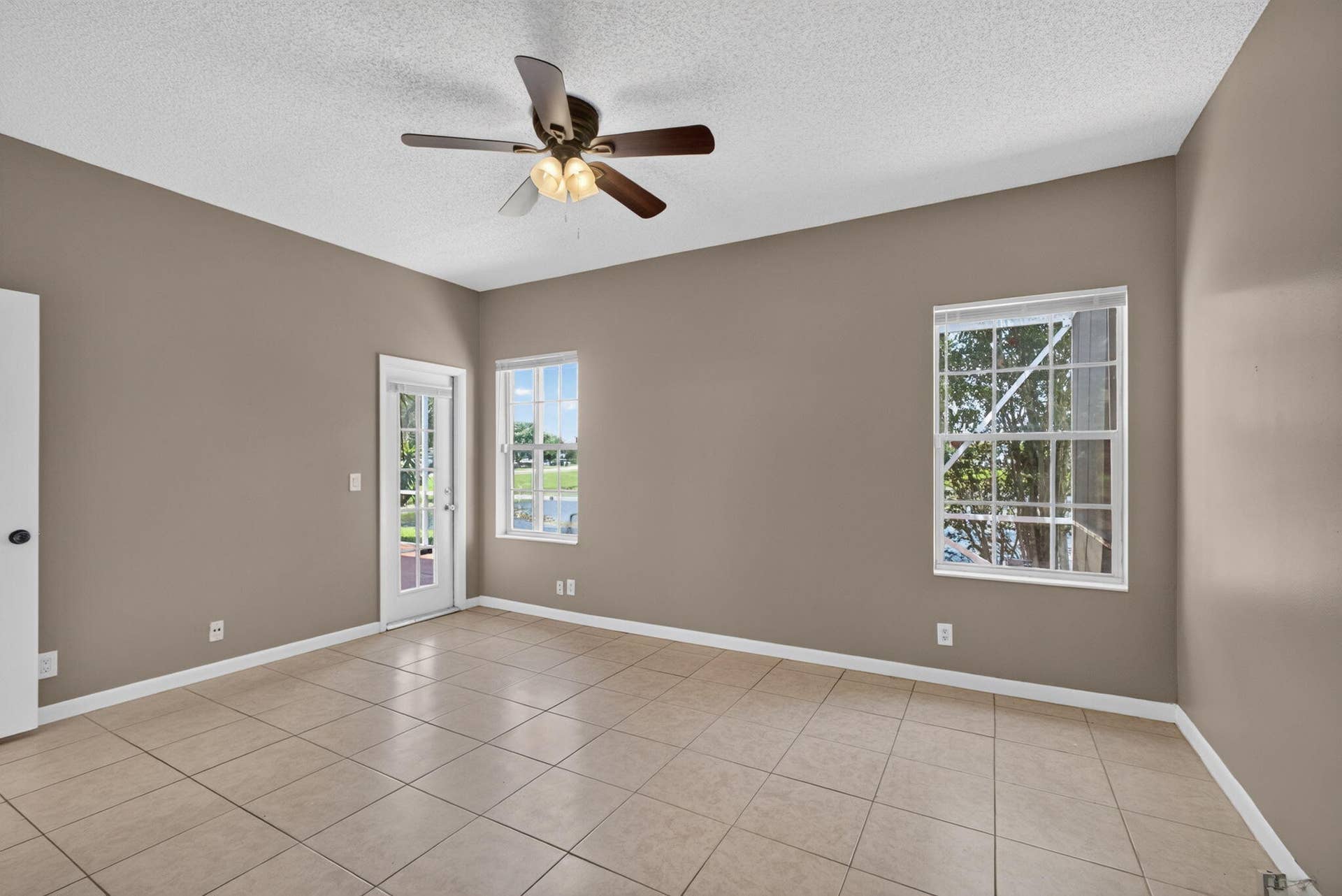 3871 Circle Lake Drive, West Palm Beach, FL 33417 23-web-or-mls-5D1A5572