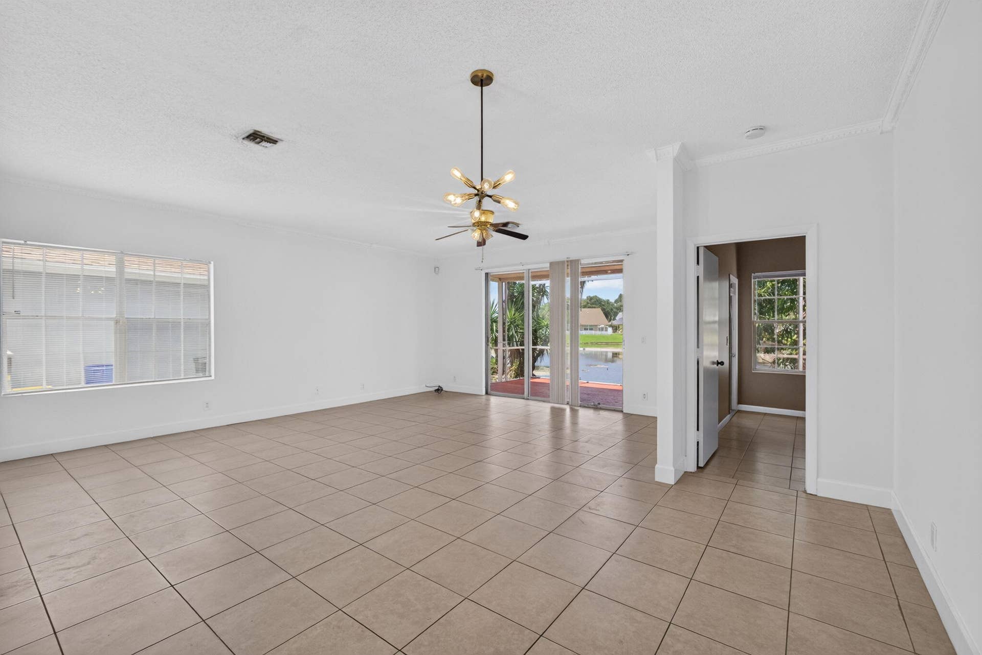 3871 Circle Lake Drive, West Palm Beach, FL 33417 16-web-or-mls-5D1A5559