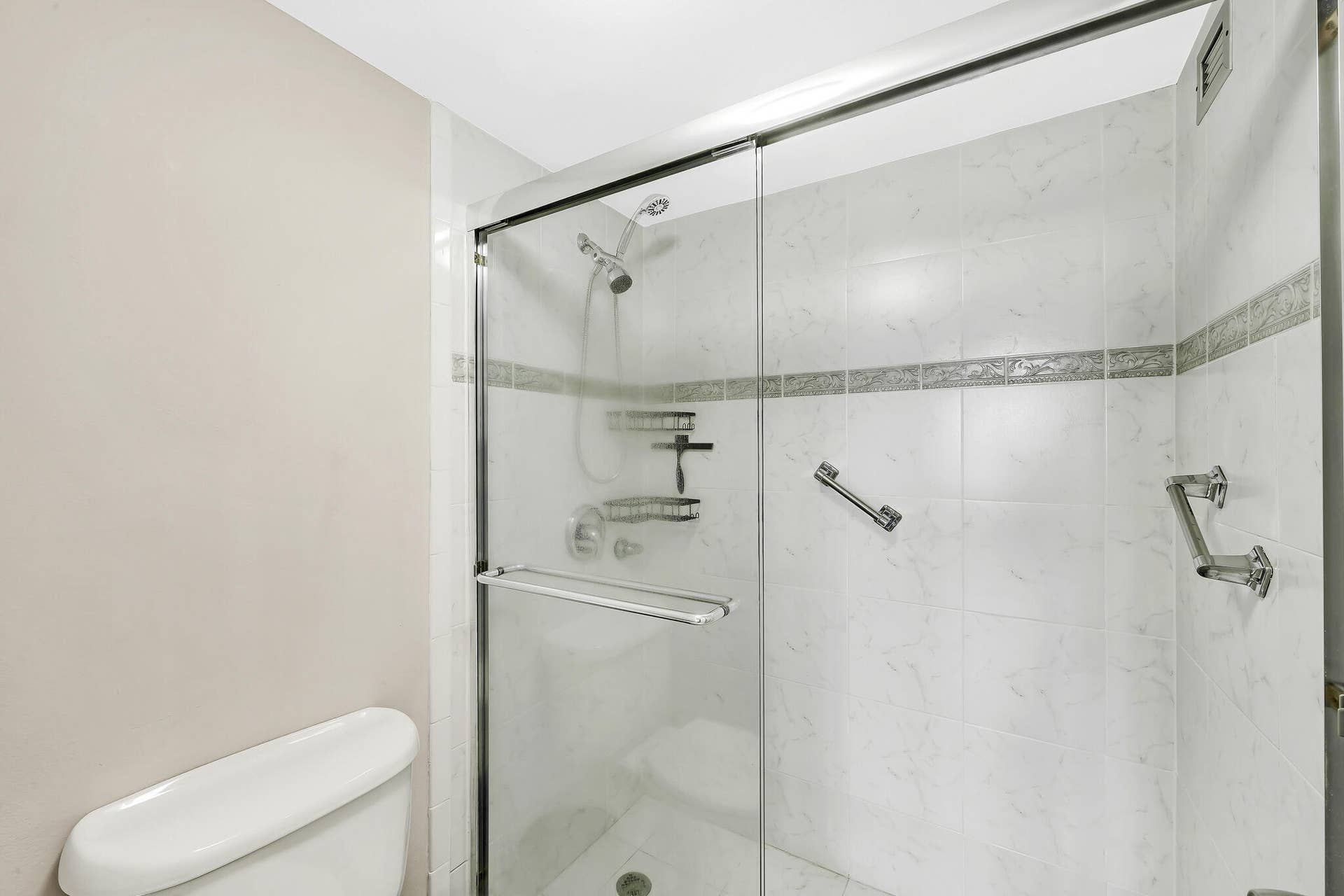 7 Primary Bathroom (4)