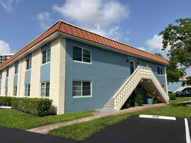 Property photo for 124 NE 19th Court, #B102, Wilton Manors, FL