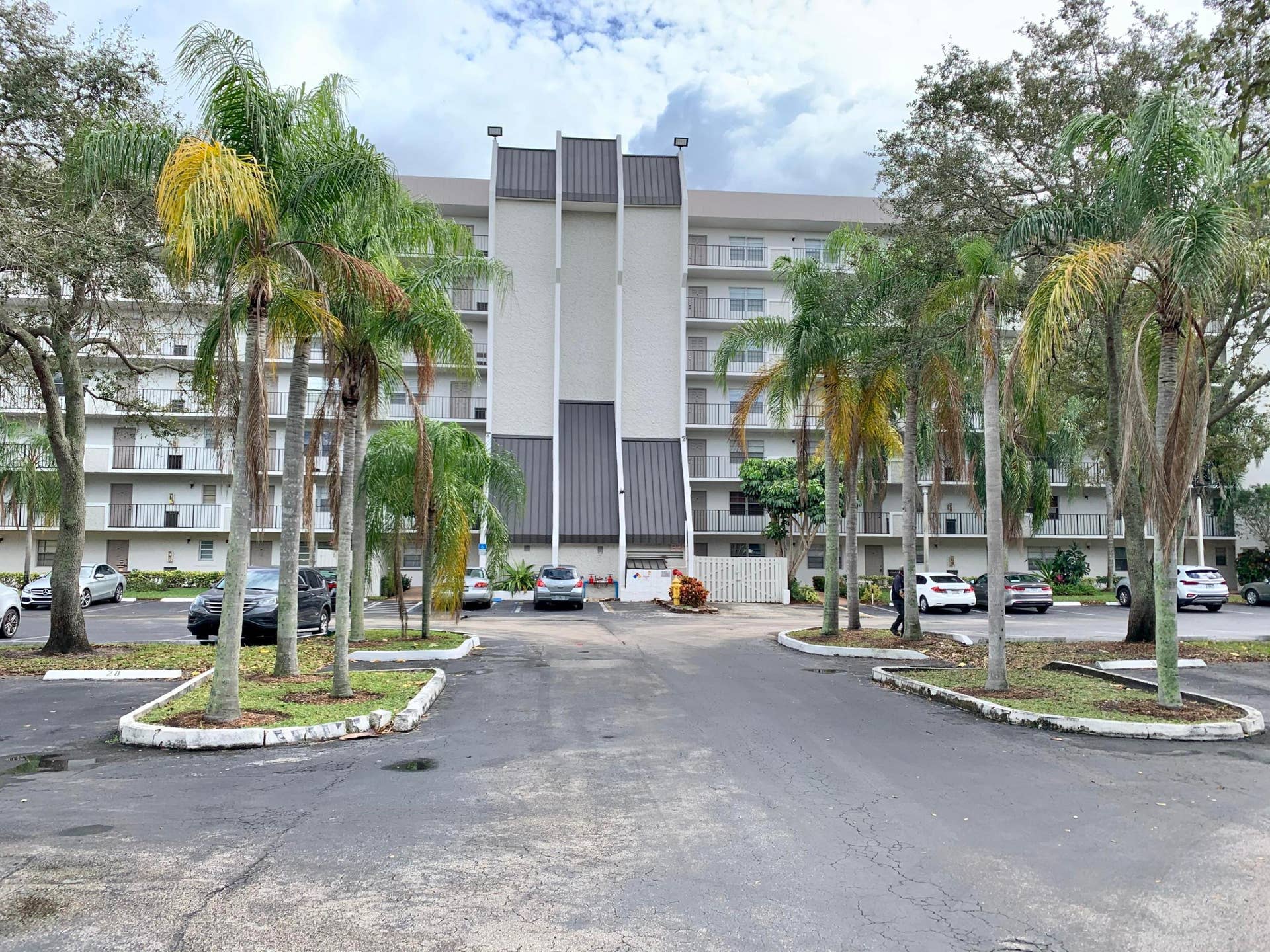 3100 W Rolling Hills Circle, #309, Davie, Davie, FL 33328 3100 BLDG FRONT