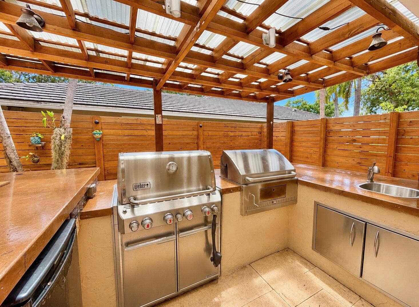 32 SW 14TH Avenue, Boca Raton, FL 33486 outdoor kitchen