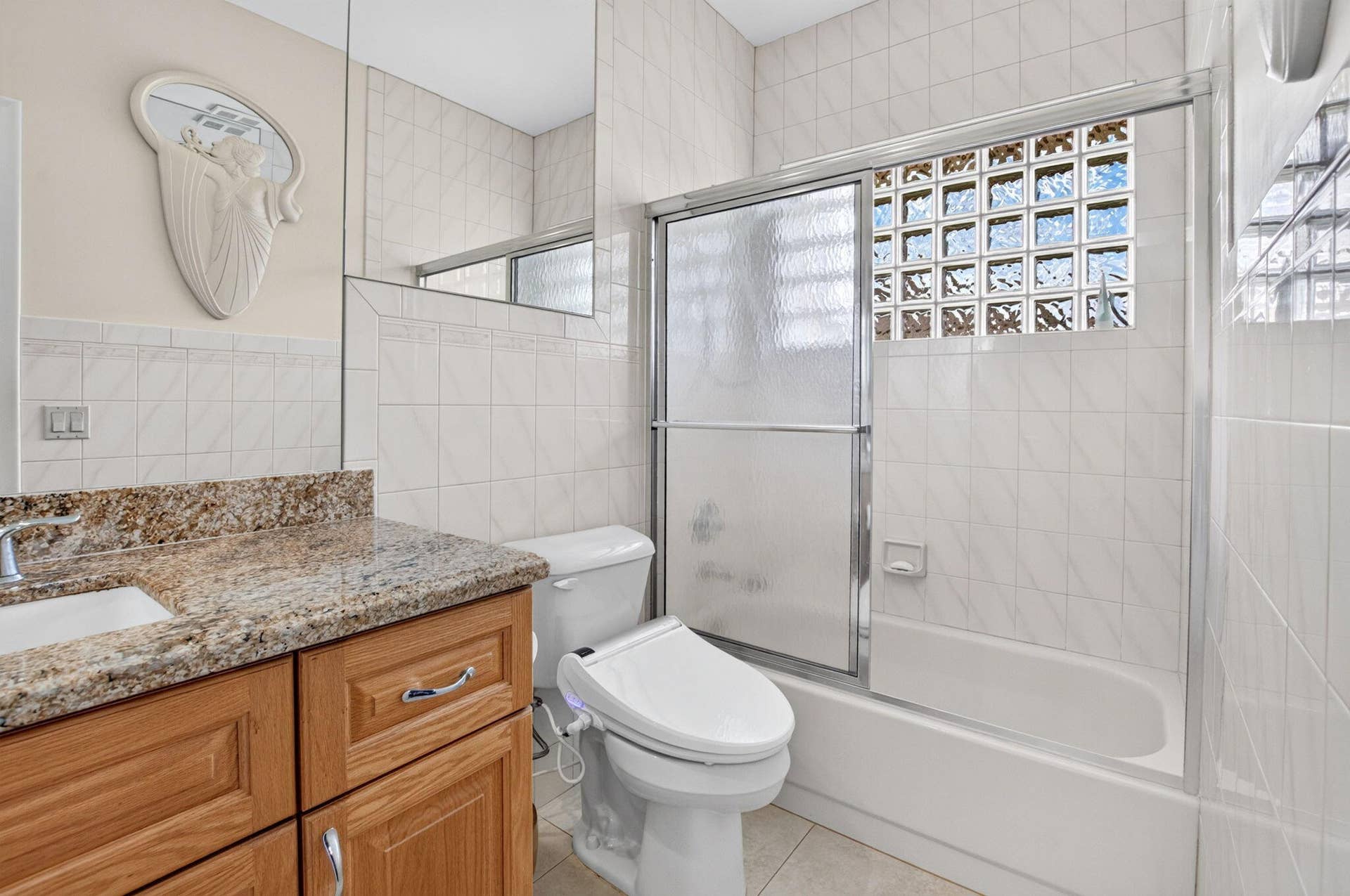 ensuite 2nd full bath