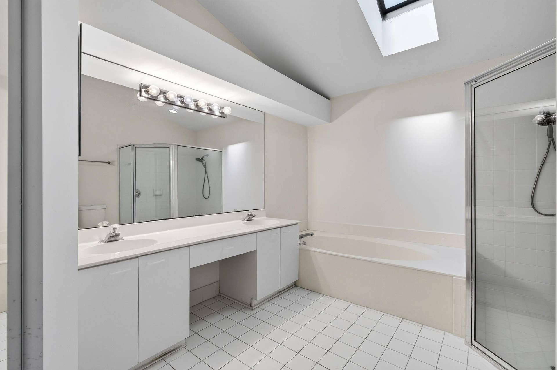 5225 Brookview Drive, Boynton Beach, FL 33437 EN-SUITE BATH