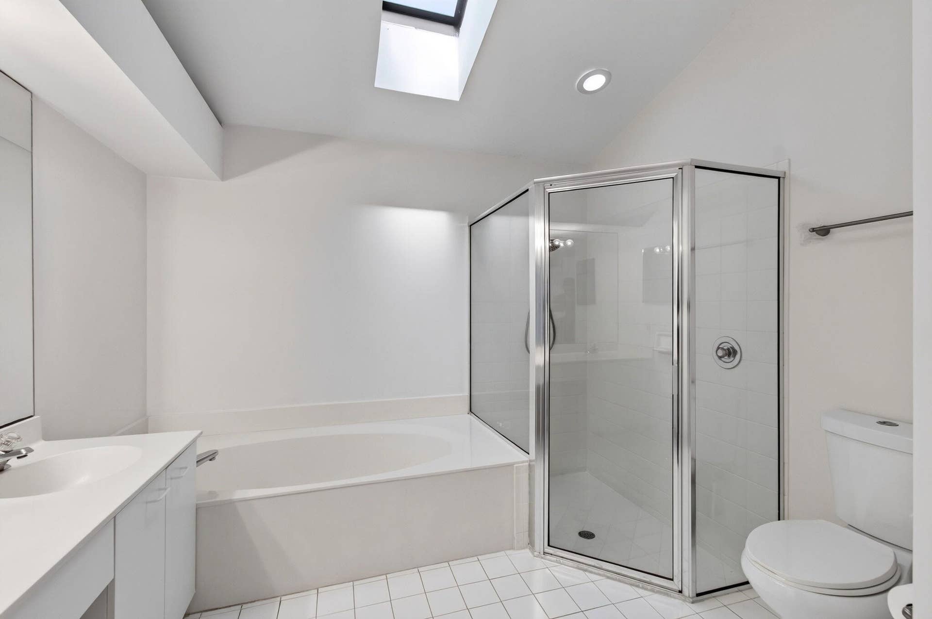 5225 Brookview Drive, Boynton Beach, FL 33437 EN-SUITE BATHROOM