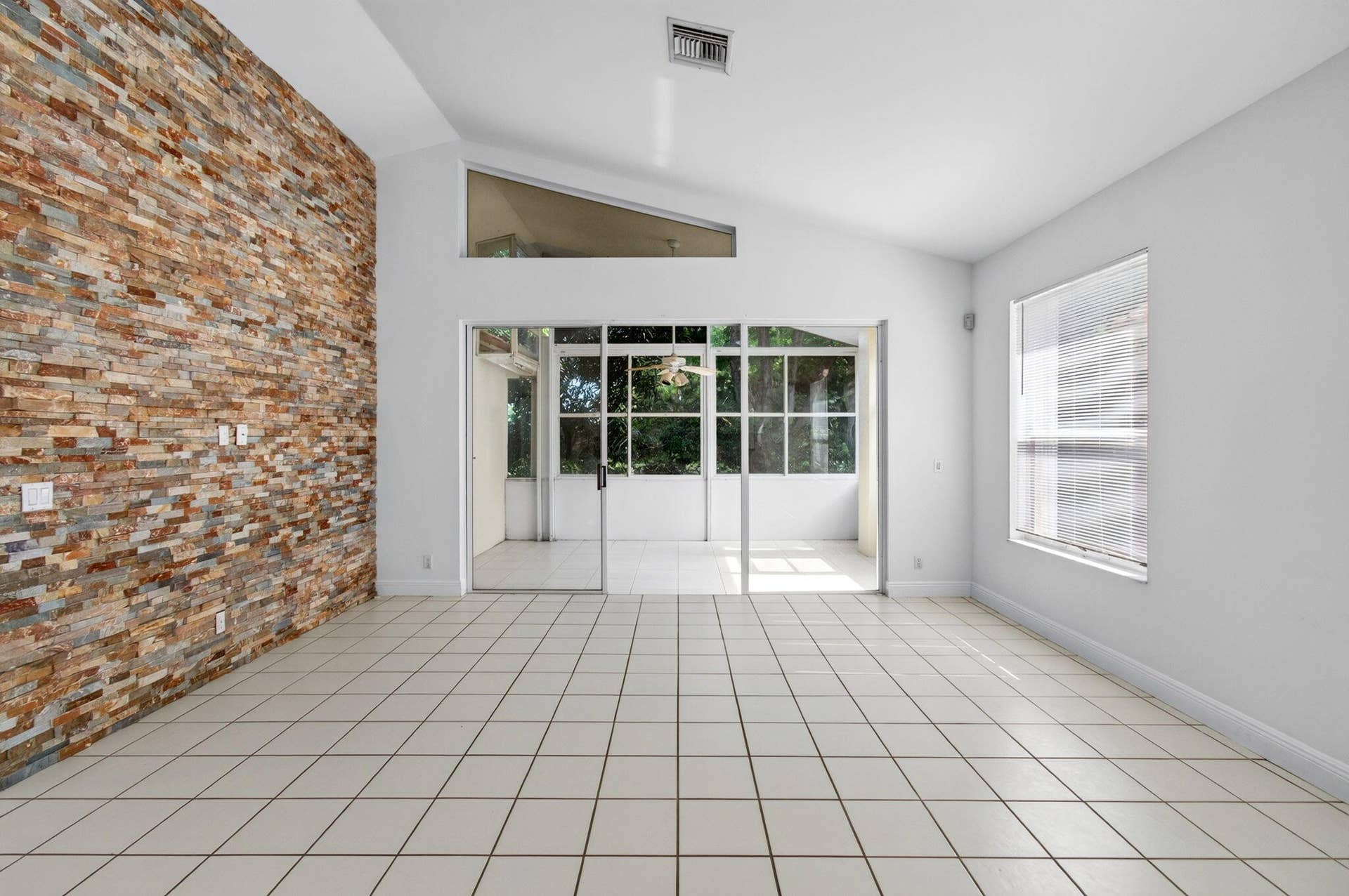 5225 Brookview Drive, Boynton Beach, FL 33437 LIV.RM
